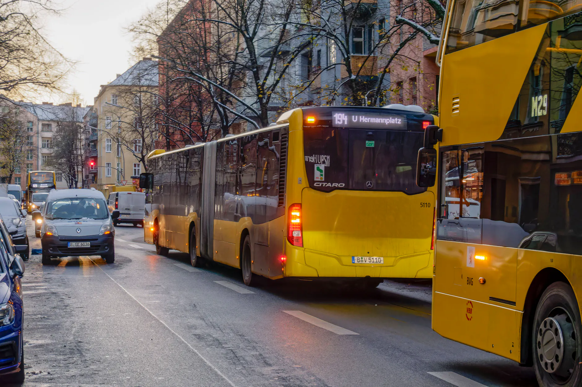 Das Durchschnittstempo der BVG-Busse sinkt. Sowohl Fahr- als auch Standzeiten zählen mit rein.