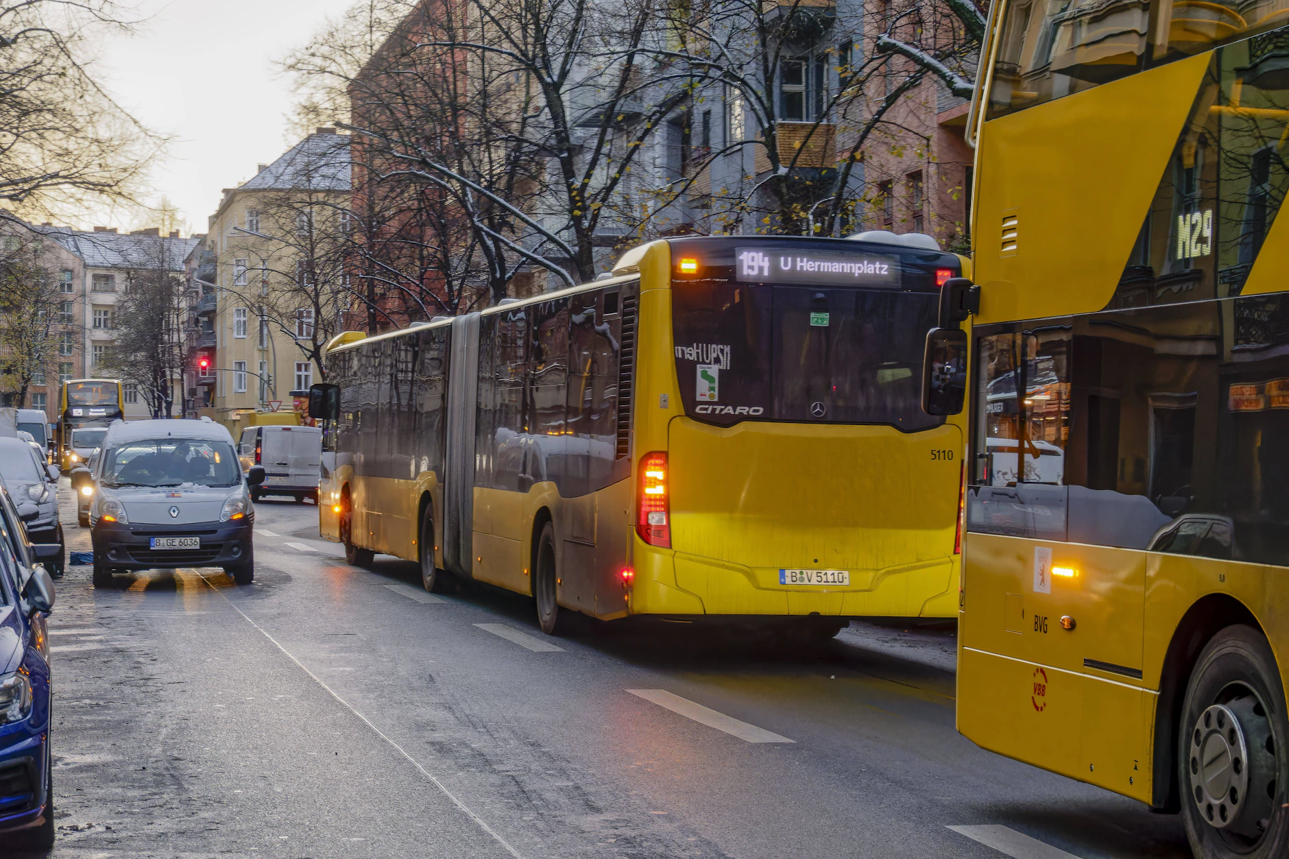 Das Durchschnittstempo der BVG-Busse sinkt. Sowohl Fahr- als auch Standzeiten zählen mit rein.
