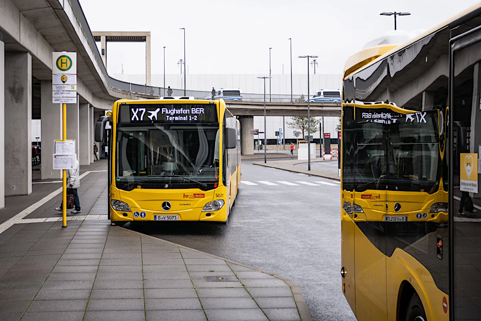  Berlins schnellste Buslinie: Der Flughafenbus X7 fährt zum Teil über die Autobahn.