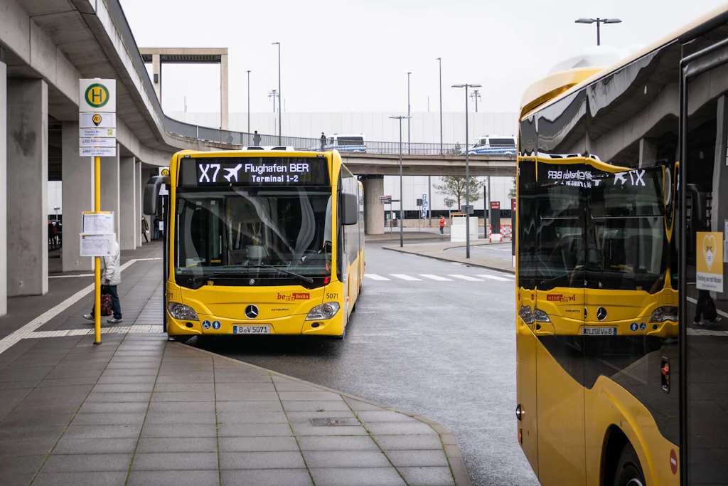  Berlins schnellste Buslinie: Der Flughafenbus X7 fährt zum Teil über die Autobahn.