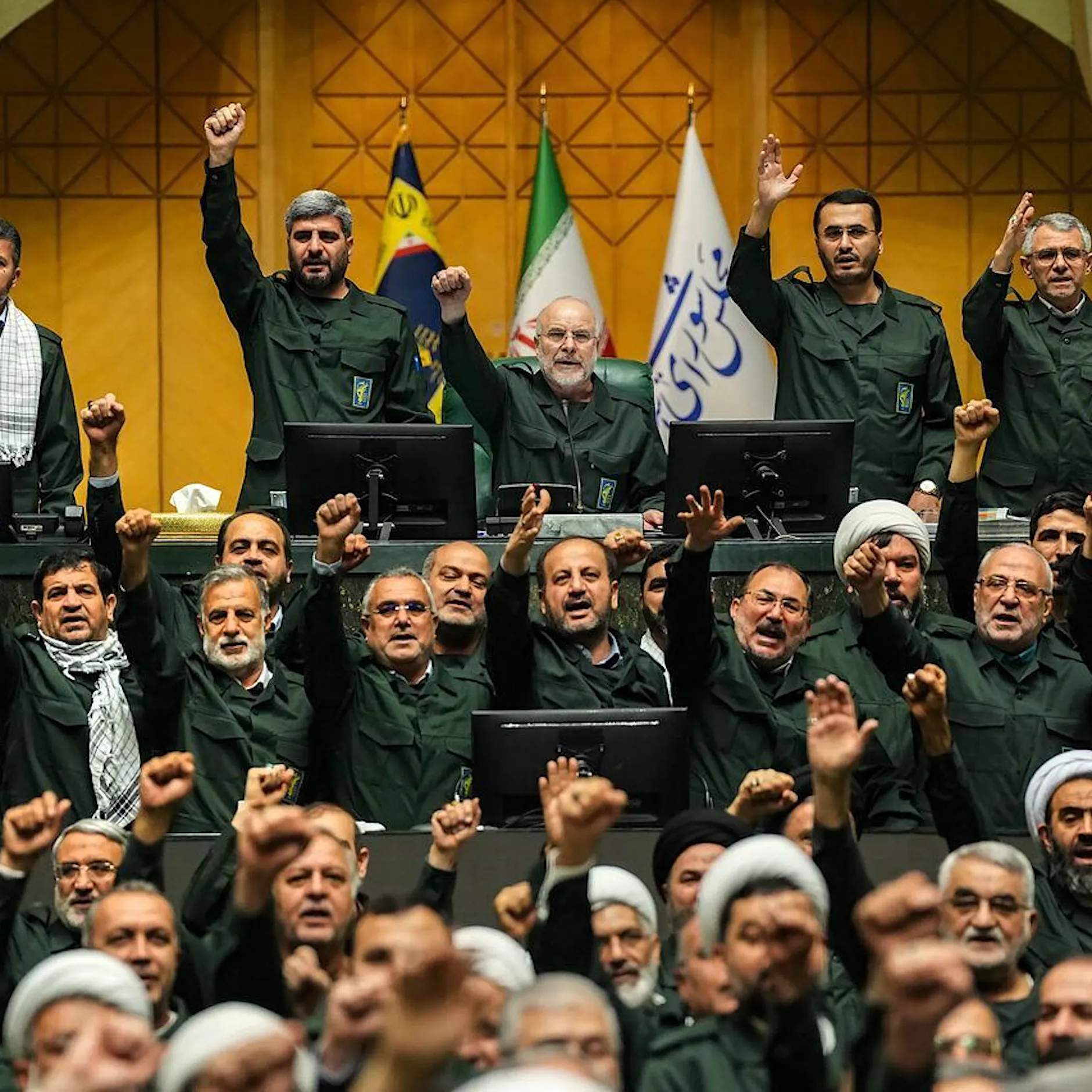 Revolutionsgarde übernimmt die Führung im Iran: Region droht Eskalation