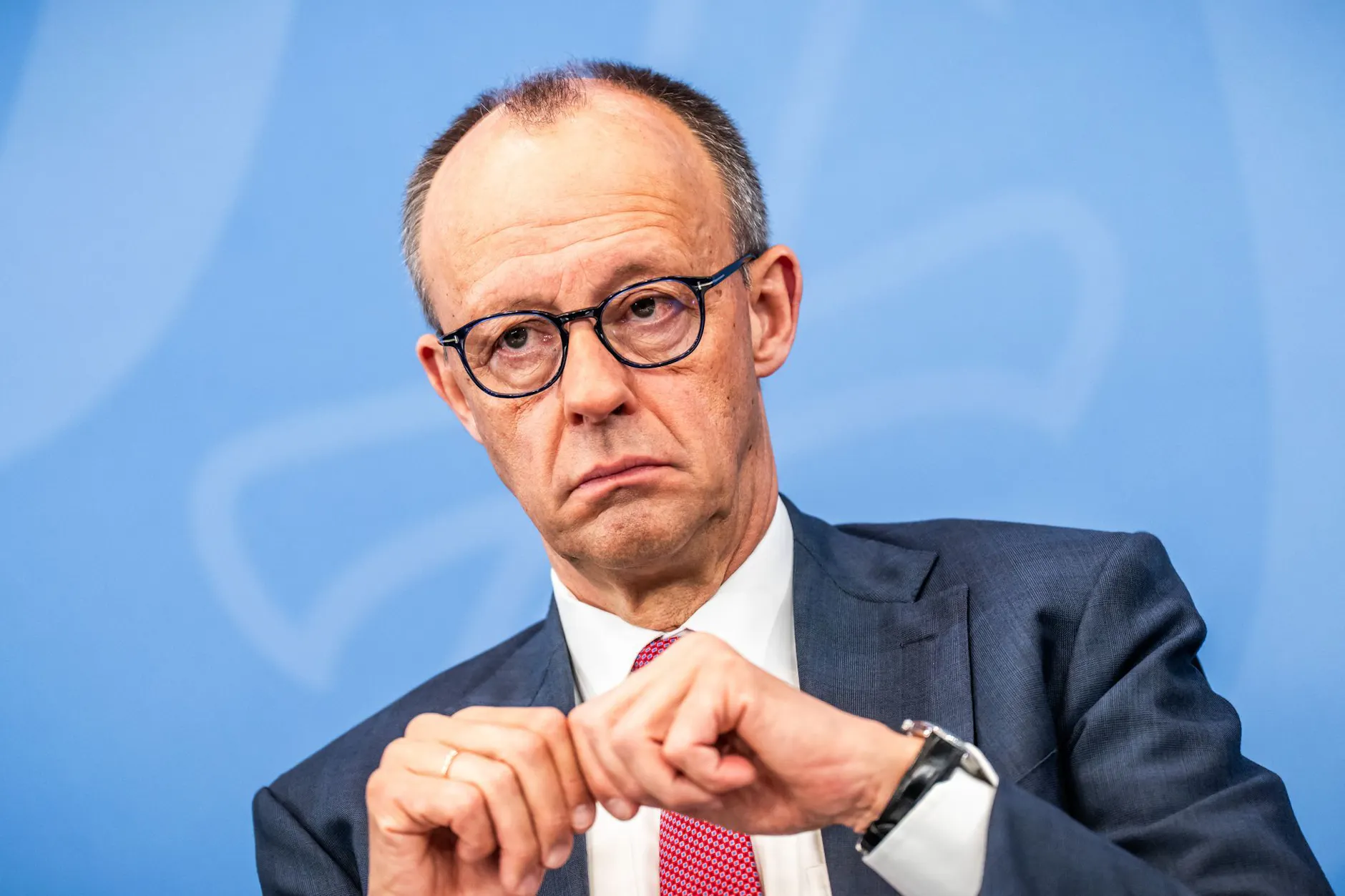Ökonomen äußern große Kritik an Bundeskanzler Friedrich Merz und der Regierung wegen der geplanten Senkung der Energiesteuer.