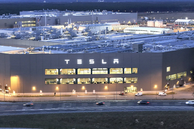 Teslas Strategie 2026: Kompakt-SUV, Wasser-Deals und Europas Autopilot