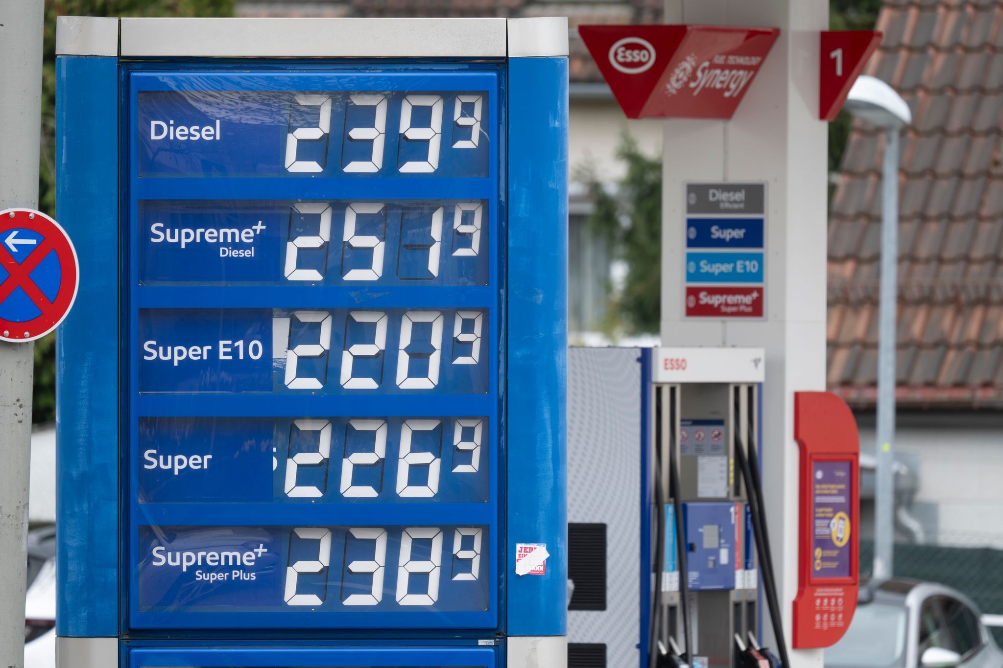 Image - Deutsche Spritpreise steigen wieder: Drastischer Mittagssprung an den Tankstellen