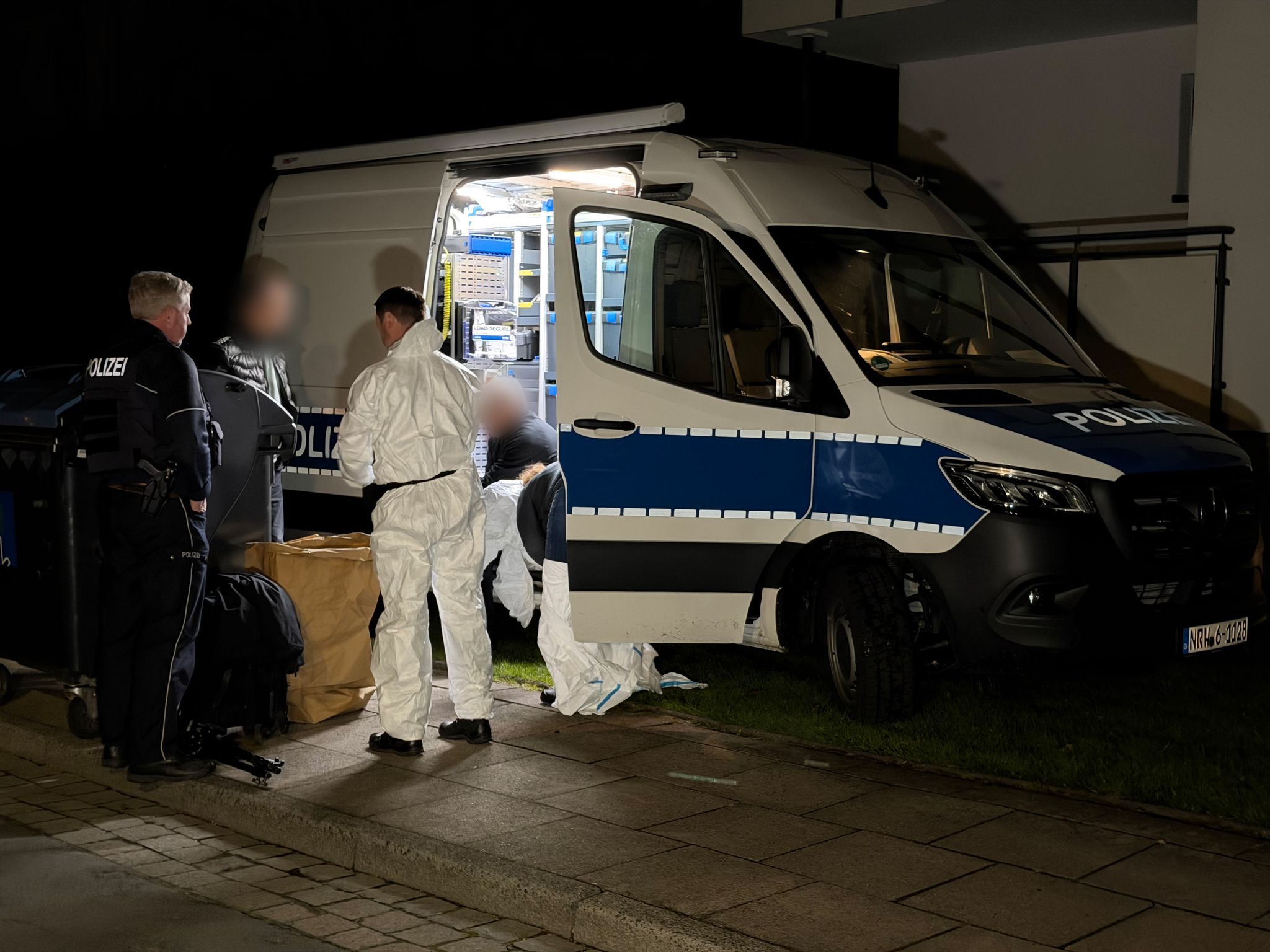 Bruder entdeckt seine Schwester (28) tot in Kühltruhe