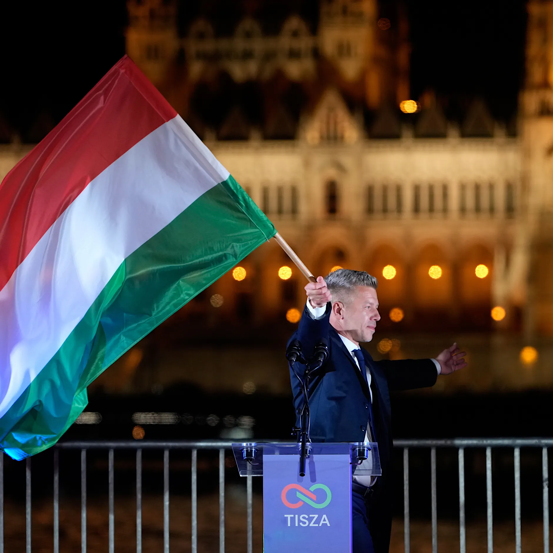 Europa reagiert auf Ungarn-Wahl: Glückwünsche für Magyar, Orbán räumt Niederlage ein