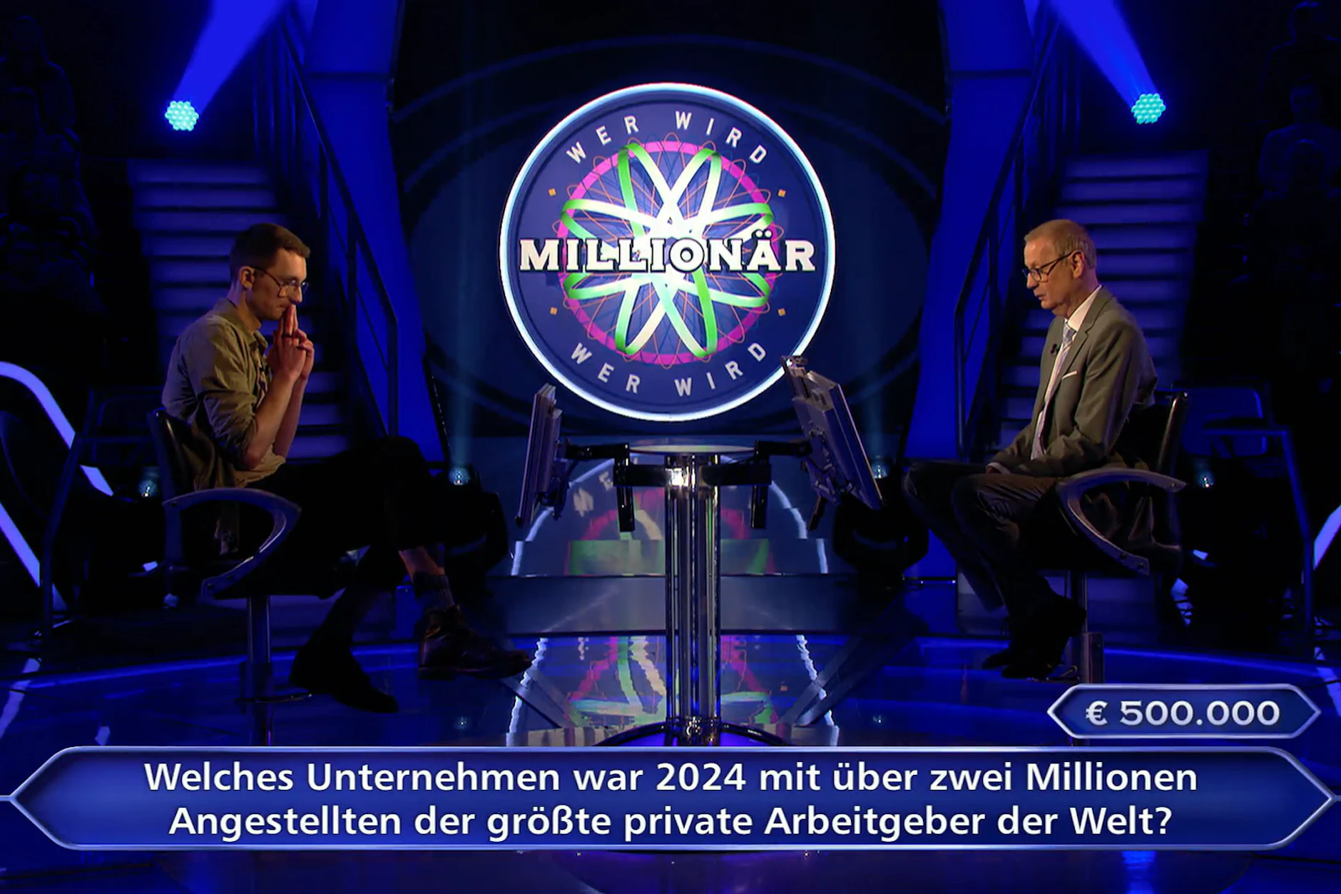 Es geht um sagenhafte 500.000 Euro und den größten privaten Arbeitgeber aus dem Jahr 2024: Günther Jauch und sein Kandidat Tom Wollnik bei „Wer wird Millionär“.
