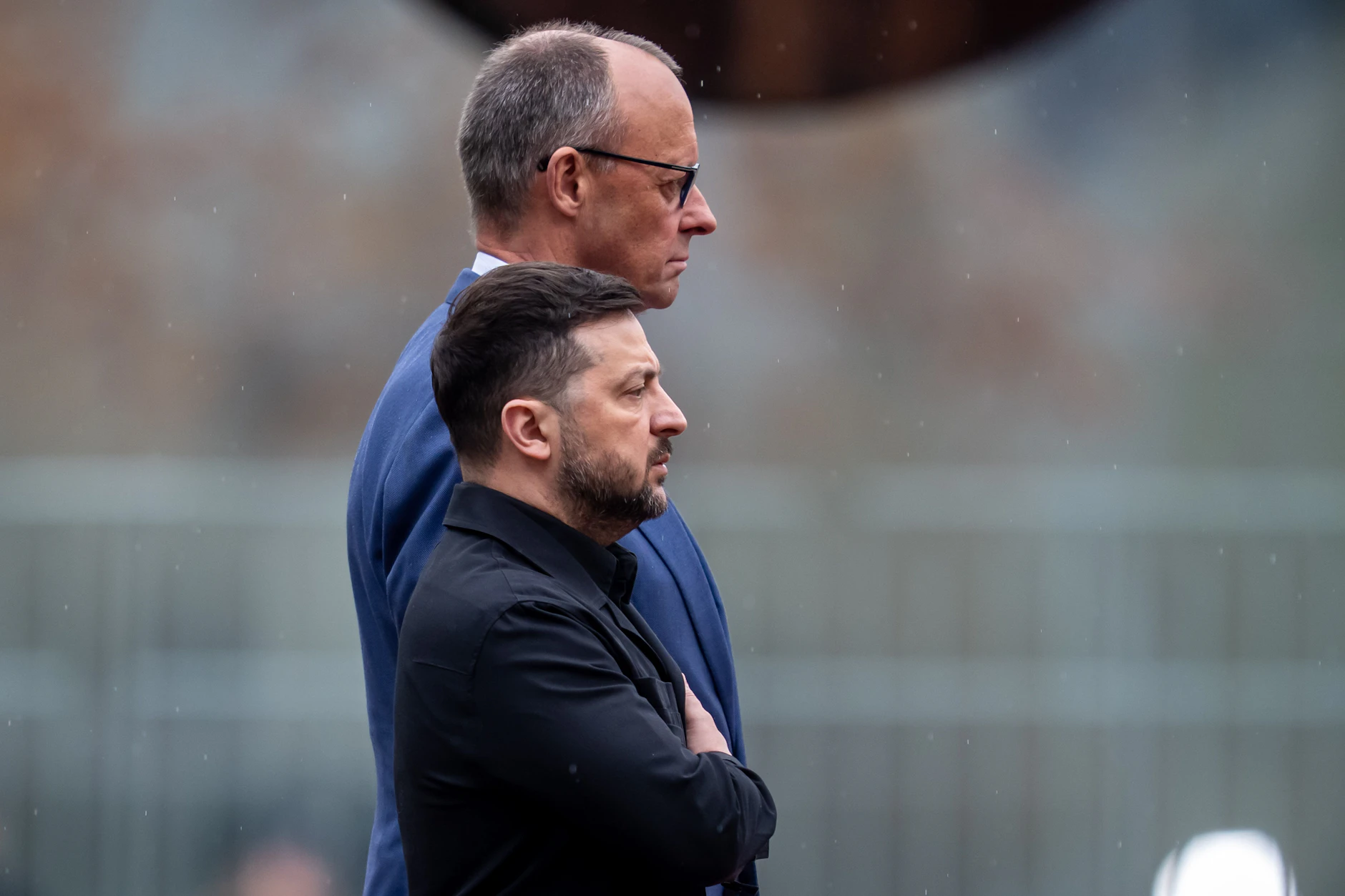 Bundeskanzler Friedrich Merz empfängt Wolodymyr Selenskyj mit militärischen Ehren vor dem Bundeskanzleramt.