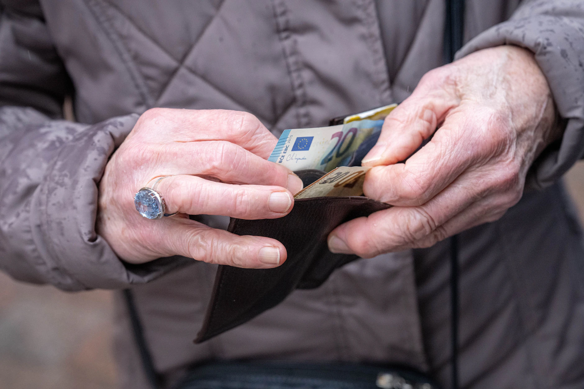 Für das Alter fühlt sich die Mehrheit der Umfrageteilnehmer noch nicht abgesichert. 