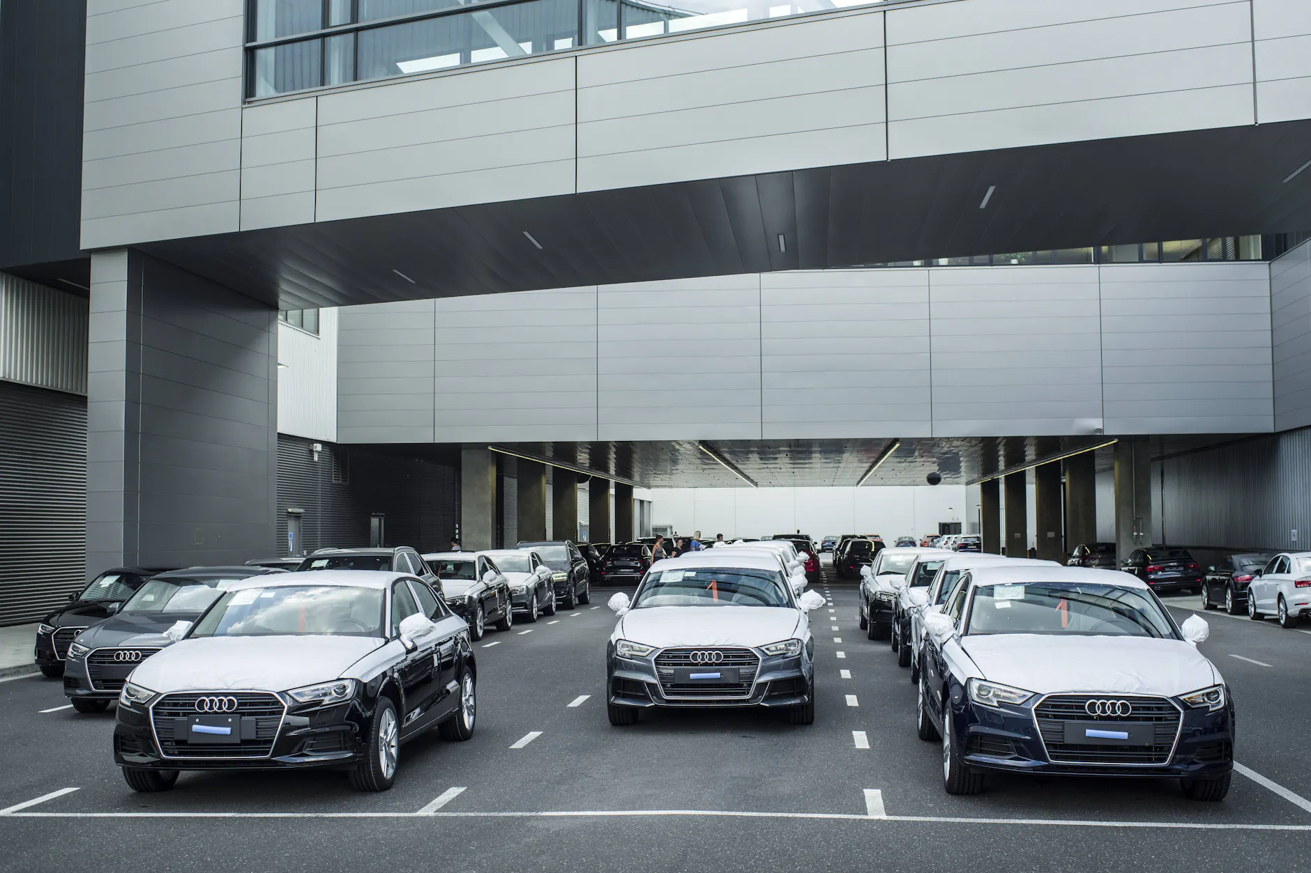 Aufnahme des Audi-Werks in Györ (Ungarn). Wandert die deutsche Autoindustrie nach der Wahl jetzt noch mehr nach Ungarn ab?