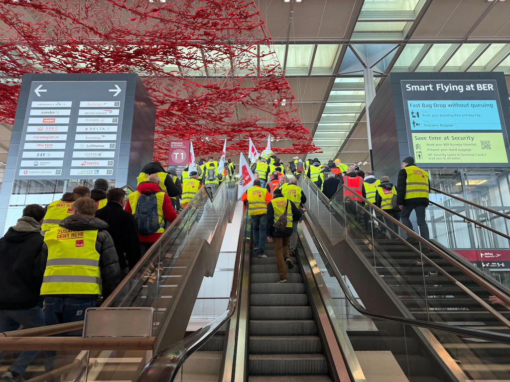 Nach Warnstreik am BER: Verhandlungsergebnis zwischen Verdi und Flughafenbetreiber