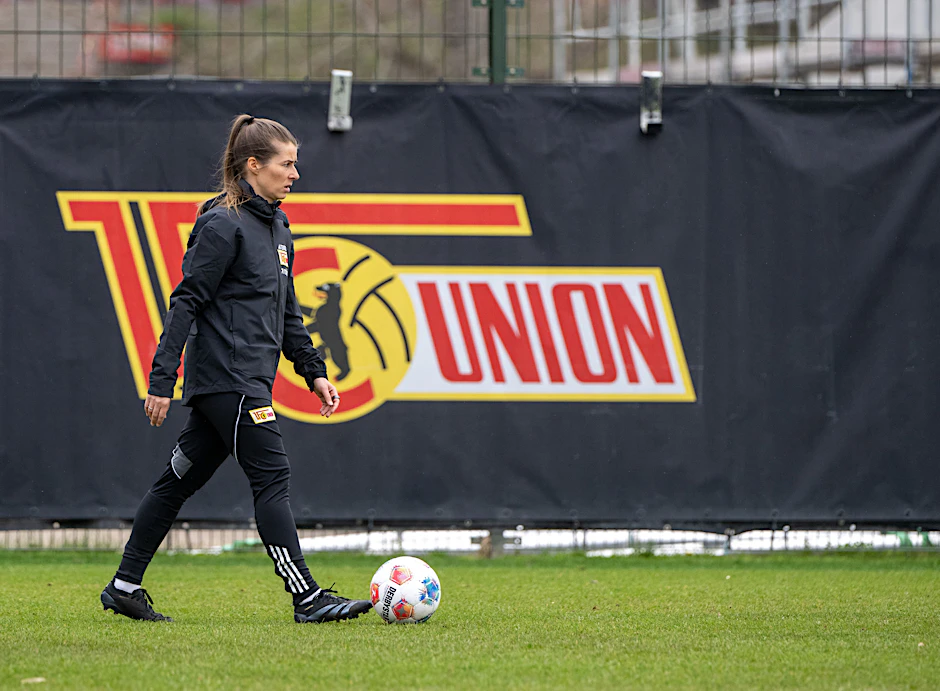 Marie-Louise Eta: Die U19-Trainerin übernimmt interimsweise die Profimannschaft der Eisernen.