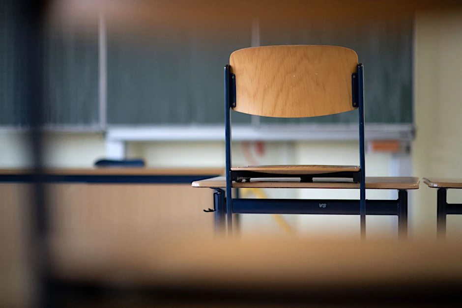 In einer sächsischen Oberschule sollen Schüler im Rahmen einer Projektwoche pornografische Materialien zu sehen bekommen haben.