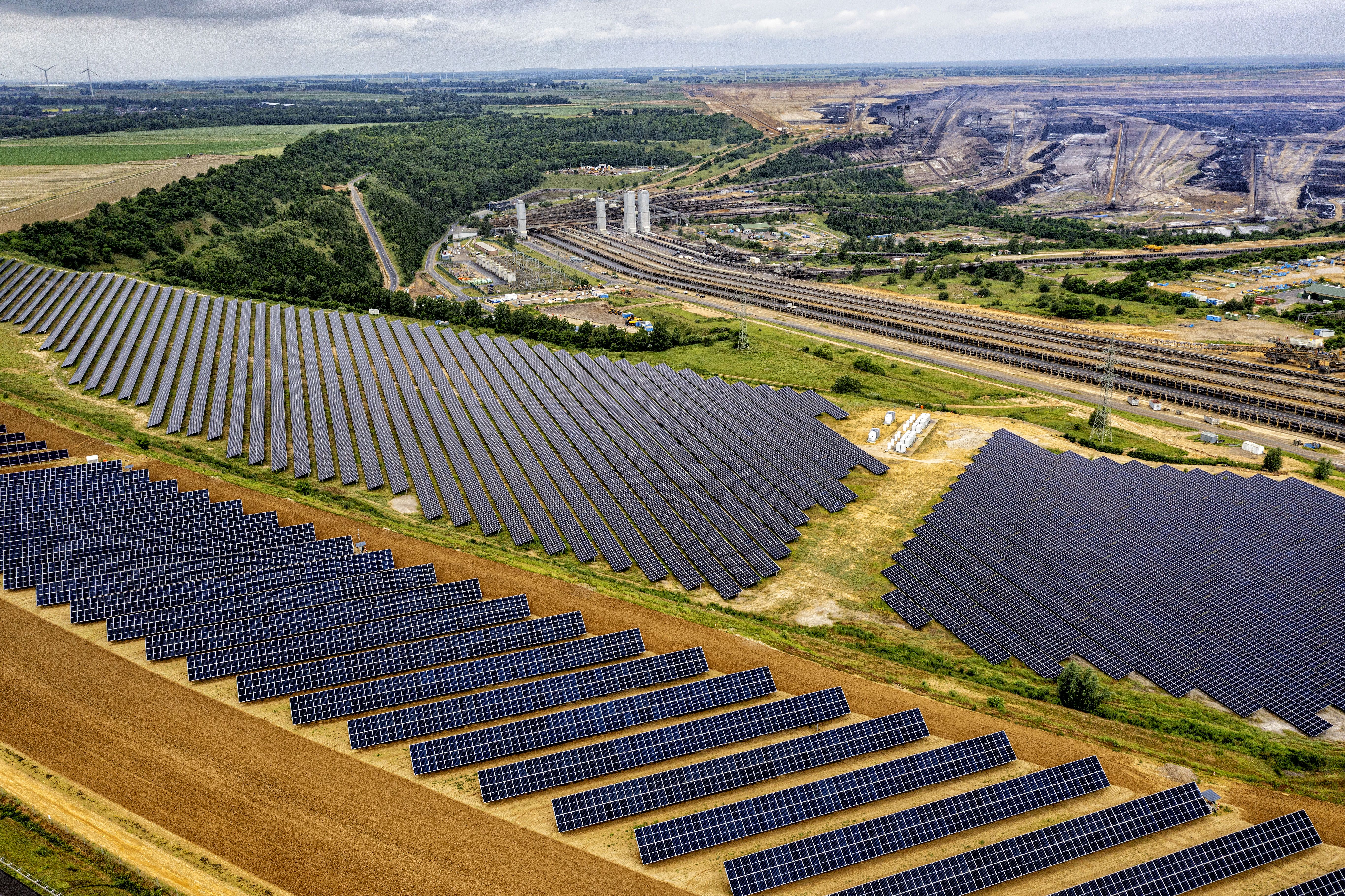 Image - Krieg um Öl, Sieg für Erneuerbare? Wie Trump ungewollt die Energiewende beschleunigt