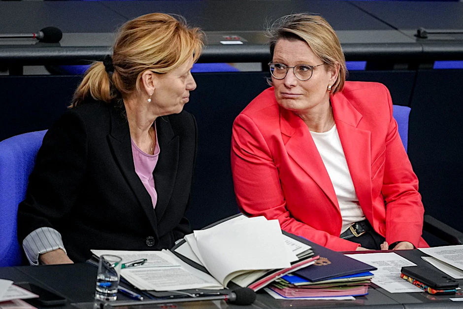 Justizministerin Stefanie Hubig (SPD, r.) und Familienministerin Karin Prien (CDU) verantworten die geplanten Reformen.