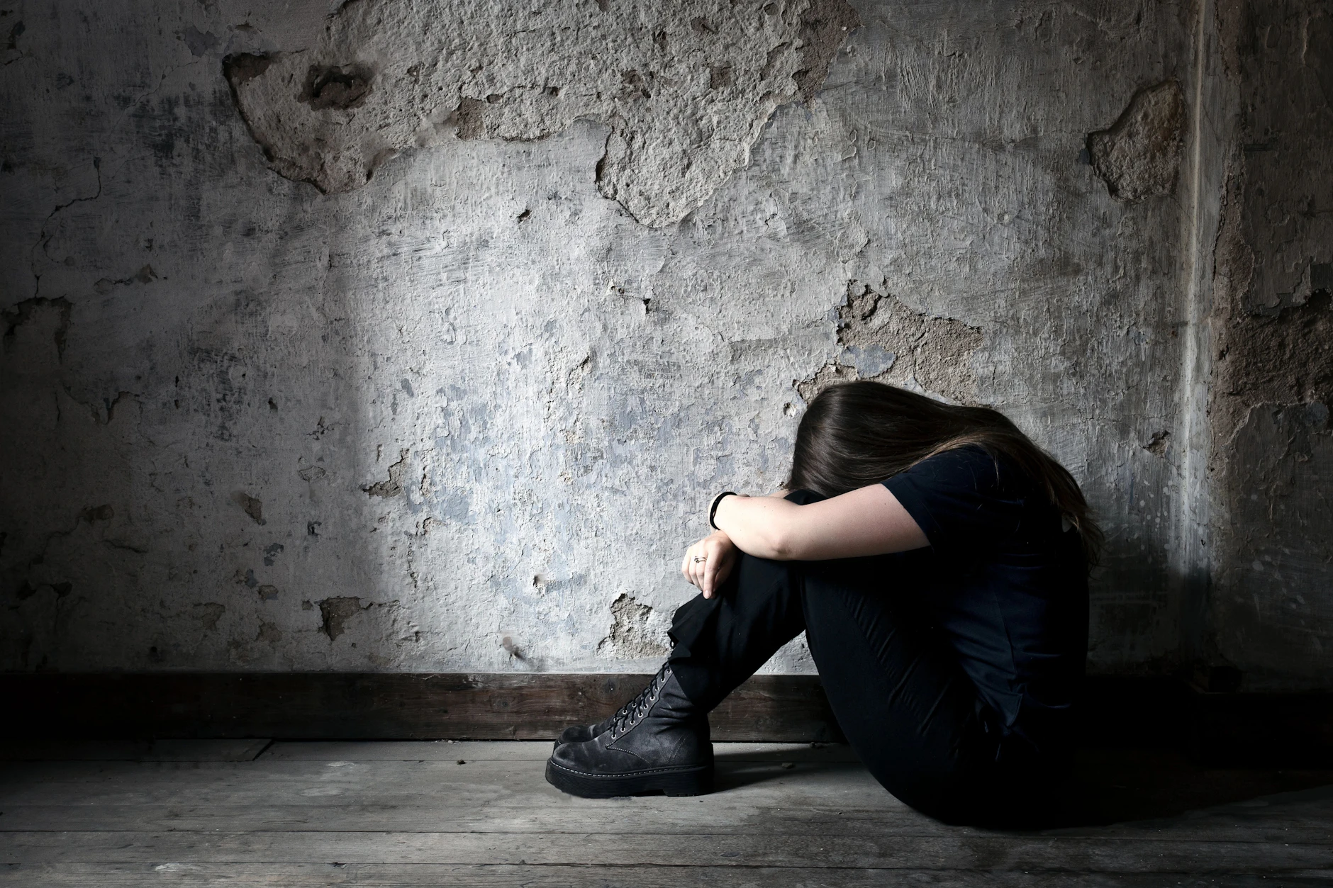 Erinnerung, Sprache und Macht: Warum die Freiheit der Rede im heutigen Deutschland zunehmend unter Druck steht.