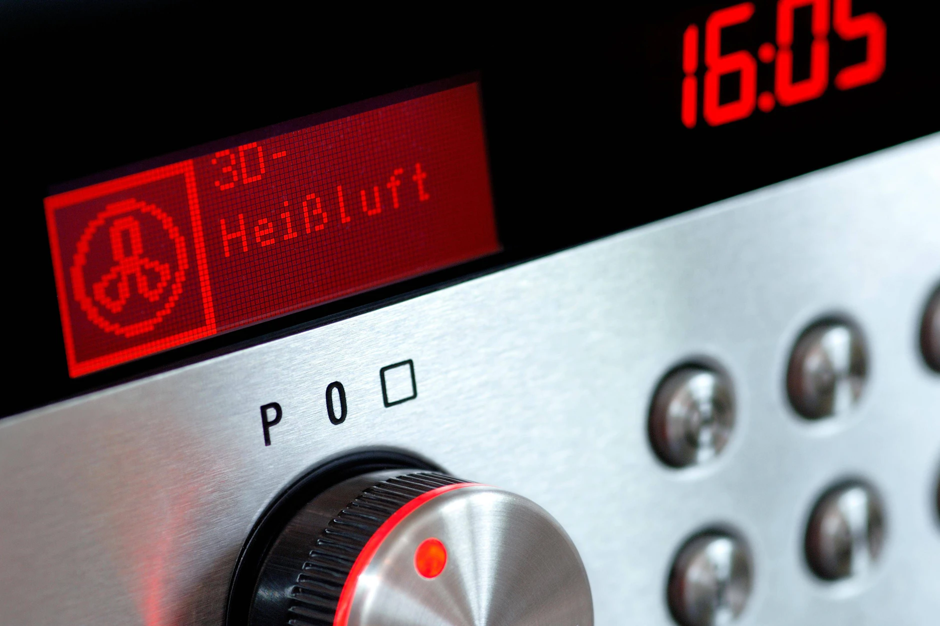 Befindet sich der Ventilator in einem kleinen KReis, steht das Symbol nicht für Umluft, sondern für Heißluft.