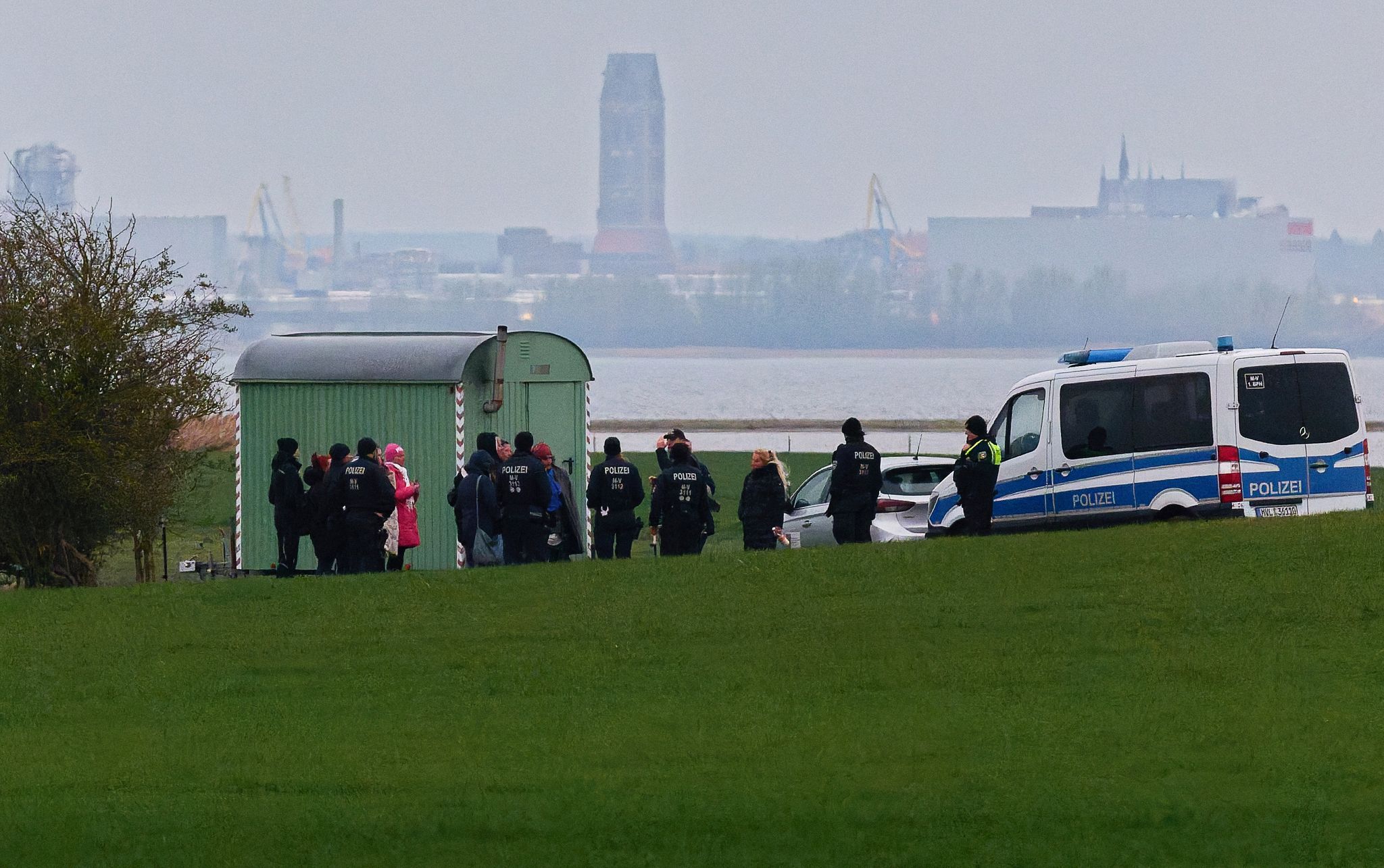 Image - Wal-Drama in der Ostsee: Demonstranten dringen in Sperrbereich ein