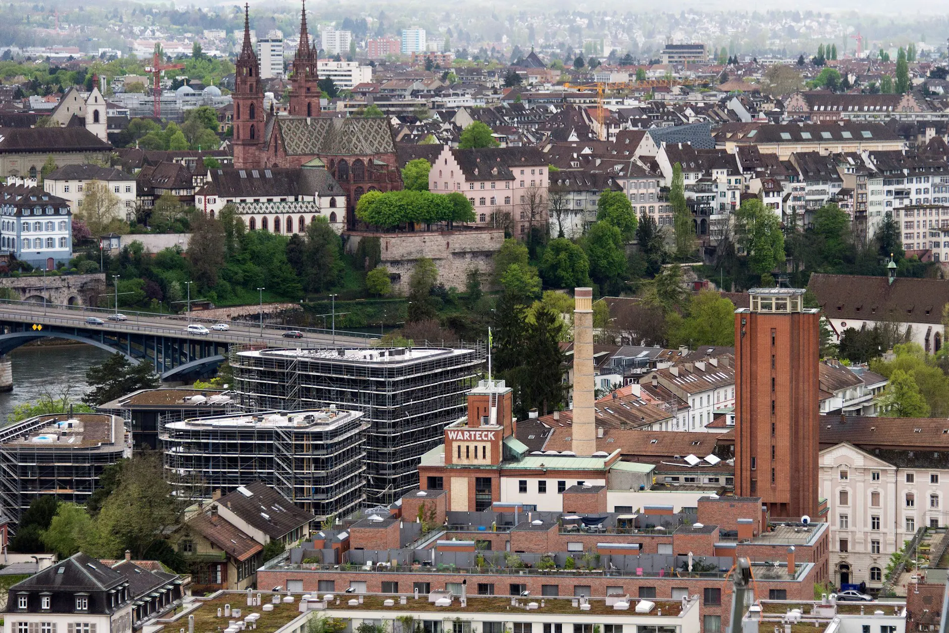 Blick auf Basel: Unter dem heutigen Stadtcasino entdeckten Archäologen Gräber aus der letzten dokumentierten Pestwelle der Schweiz im 17. Jahrhundert.