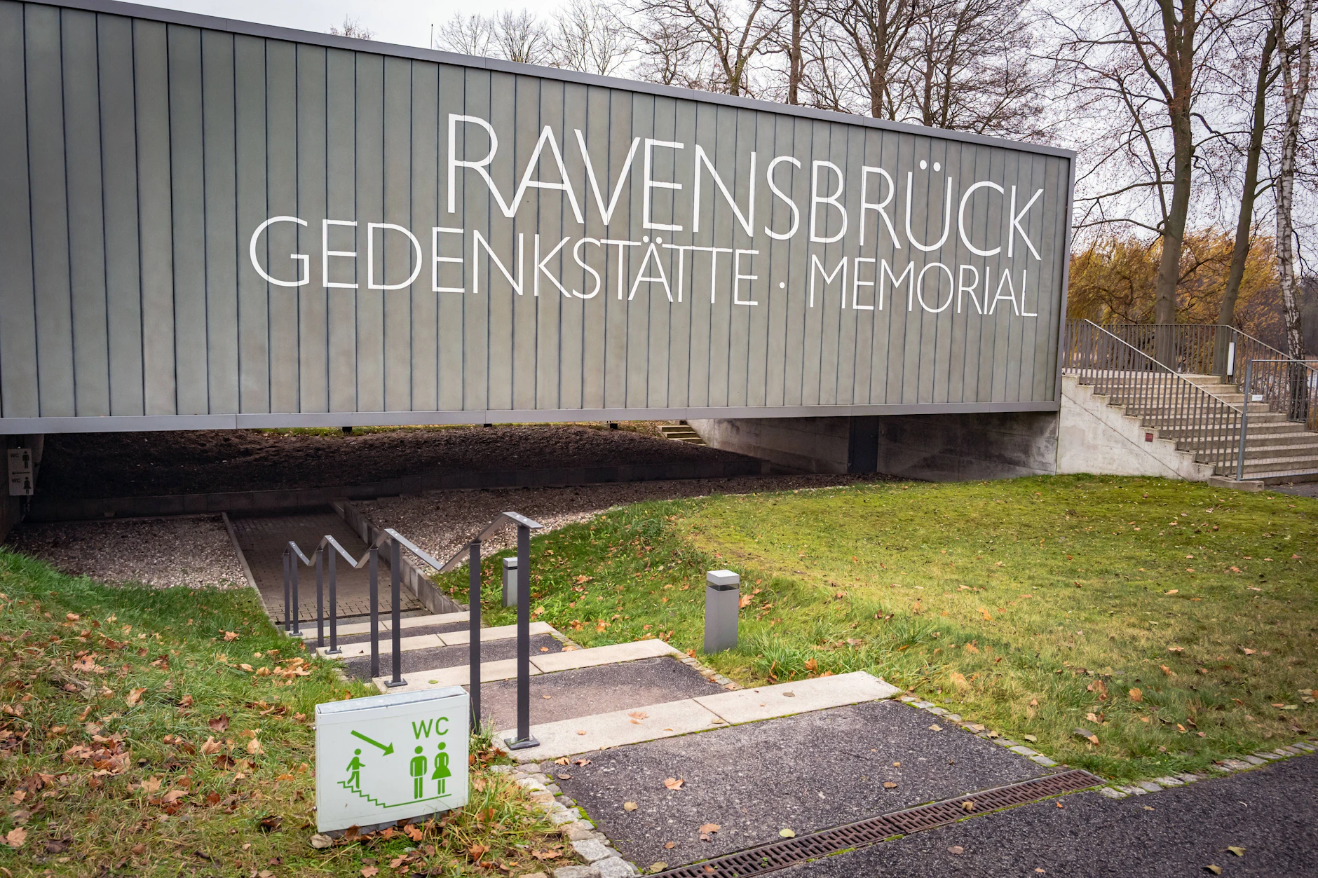 Mit zahlreichen Gedenkveranstaltungen erinnert die Stiftung Brandenburgische Gedenkstätten vom 17. April bis 3. Mai an die Befreiung der Konzentrationslager vor 81 Jahren. 