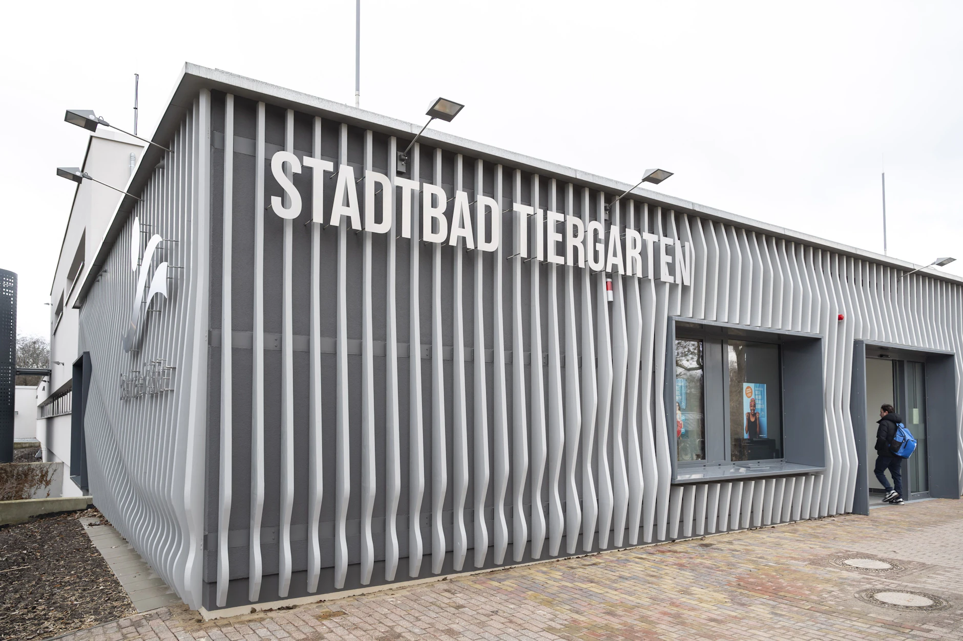 Das Stadtbad Tiergarten schließt mit dem neuen Außenbereich eine Lücke im Kiez. 