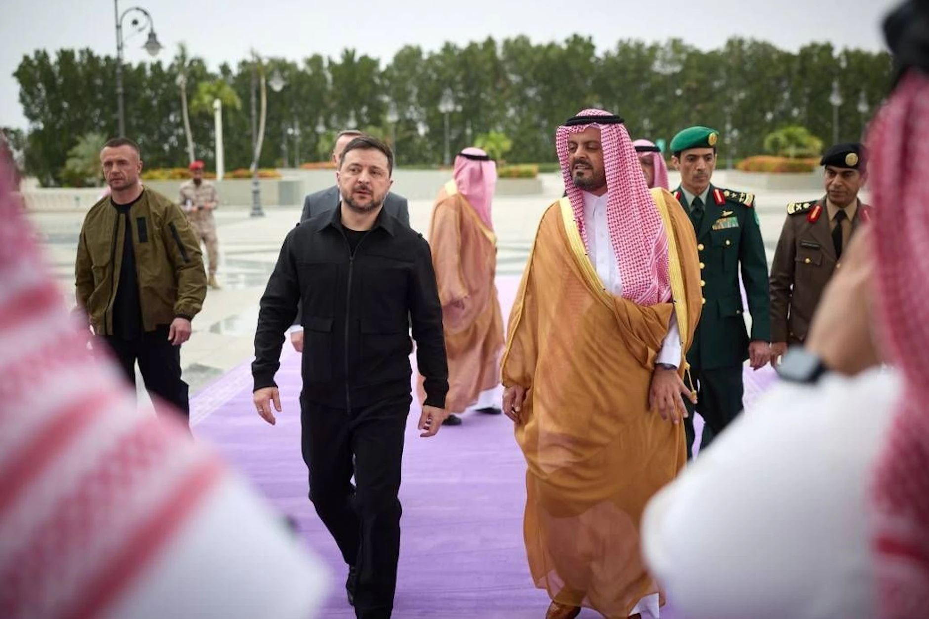 Beim Besuch in Saudi-Arabien standen vor allem Kooperationen im Bereich Drohnenabwehr und militärischer Technologie im Fokus.