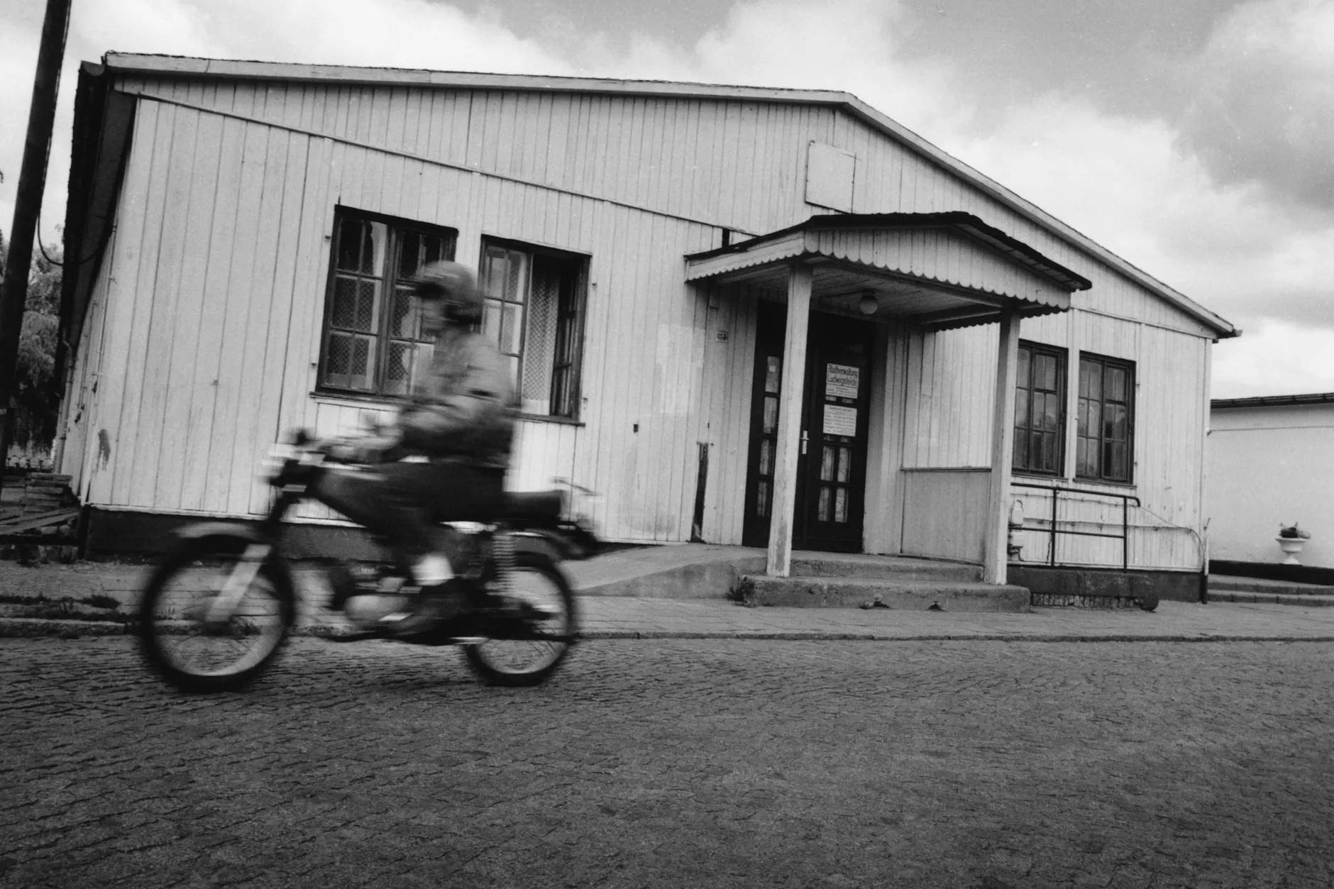 Im brandenburgischen Ludwigsfelde ist die historische Dimension der Deutschlandhalle bis heute nicht sichtbar.