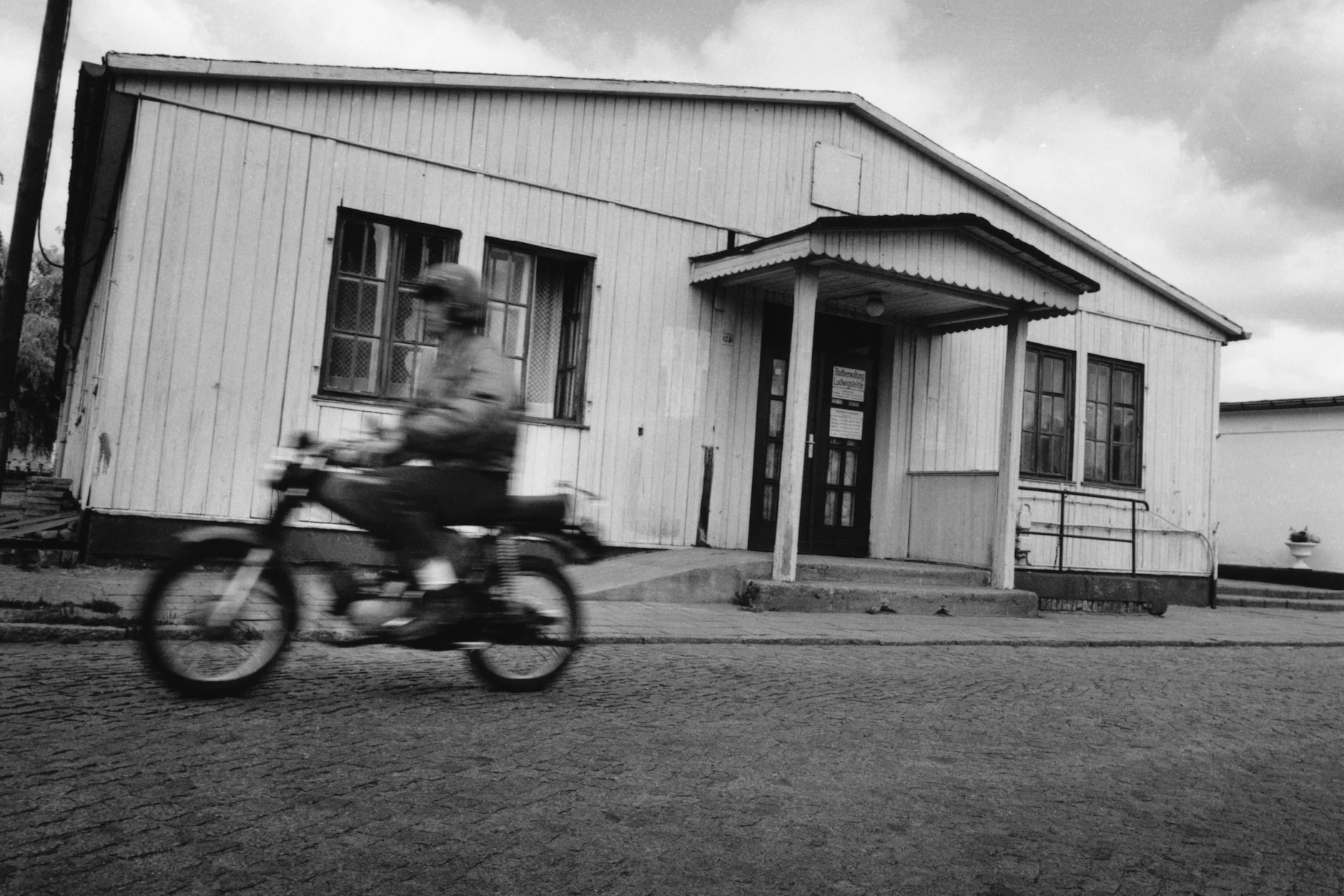 Im brandenburgischen Ludwigsfelde ist die historische Dimension der Deutschlandhalle bis heute nicht sichtbar.