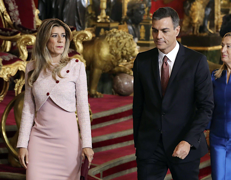 Begoña Gómez, die Ehefrau von Spaniens Ministerpräsident Pedro Sánchez, muss vor Gericht.