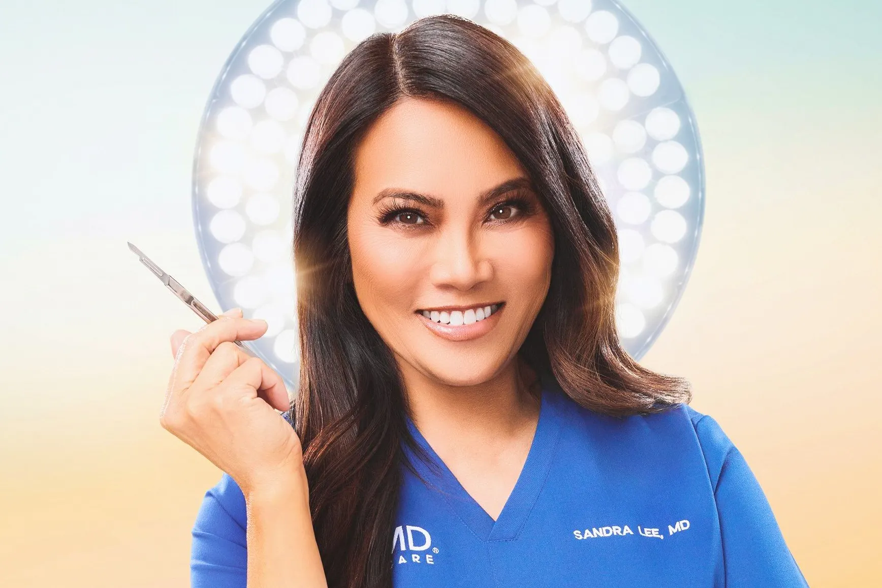 Dr. Sandra Lee alias Dr. Pimple Popper wurde damit bekannt, dass sie in Videos im Netz und im Fernsehen Pickel ausdrückt.