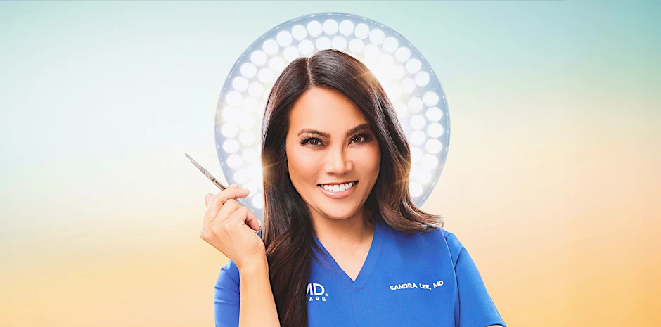 Dr. Sandra Lee alias Dr. Pimple Popper wurde damit bekannt, dass sie in Videos im Netz und im Fernsehen Pickel ausdrückt.