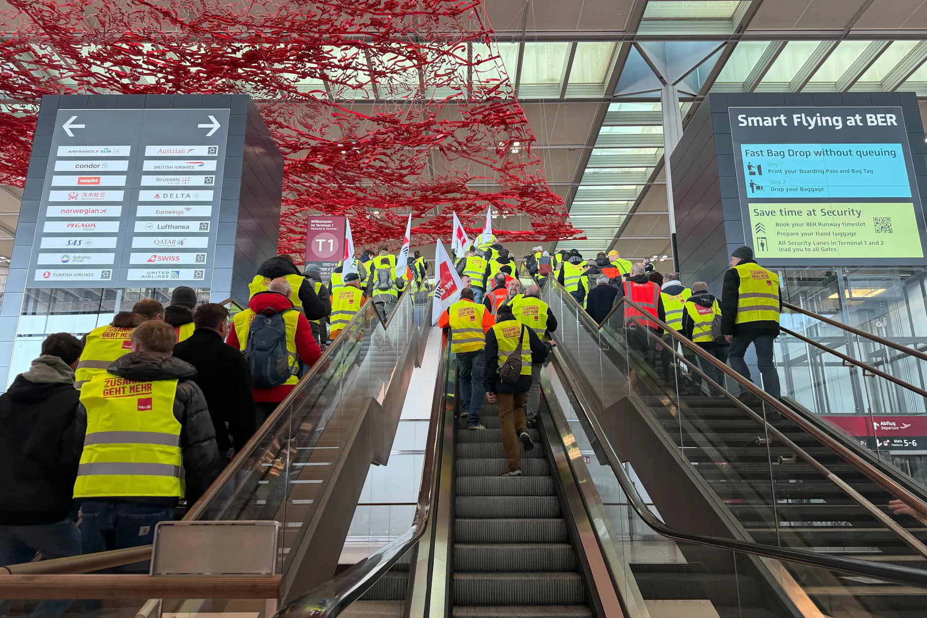 Am Flughafen BER fallen dutzende Flüge aus.