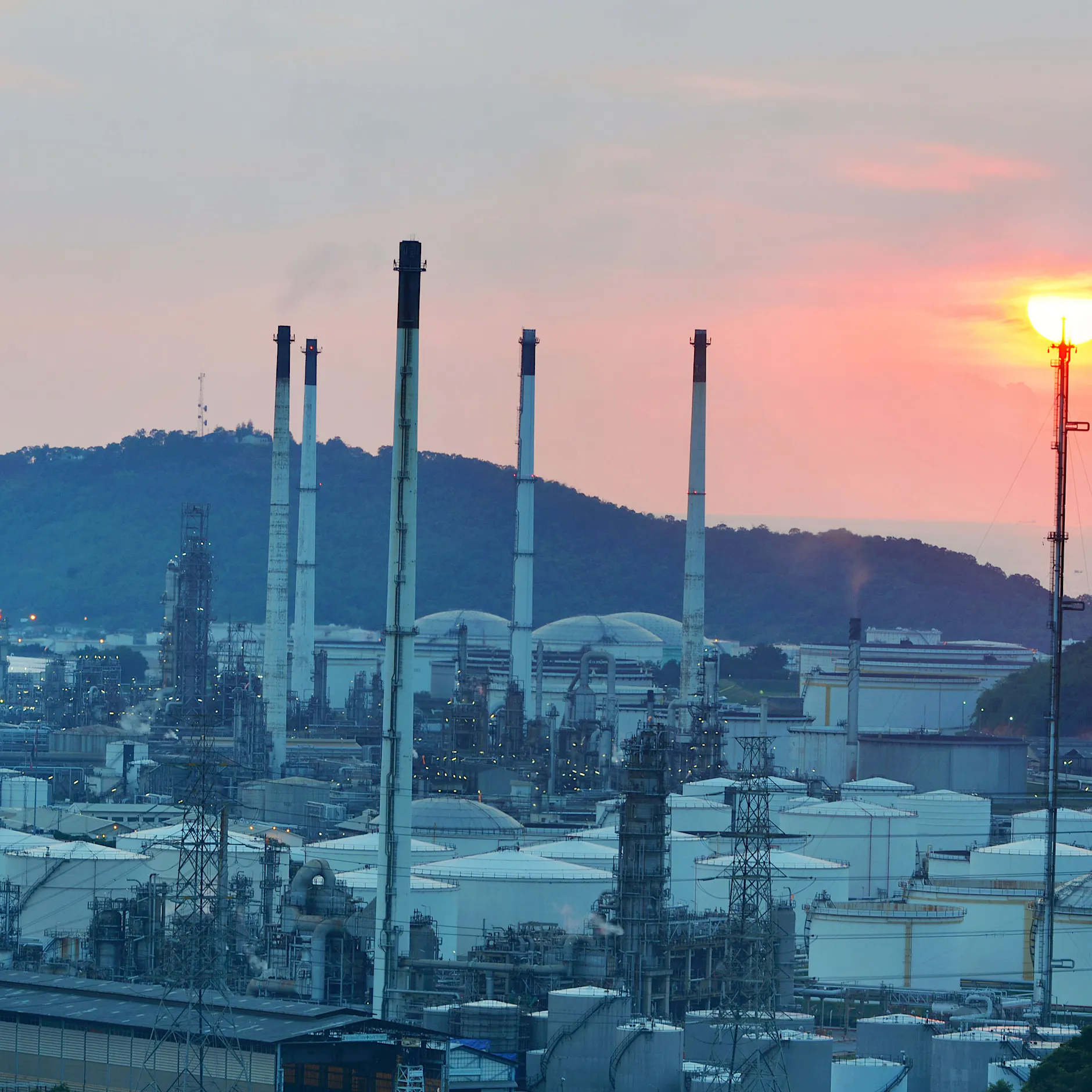 Japan sagt Südostasien Milliardenhilfe für Rohöl und Lagertanks zu