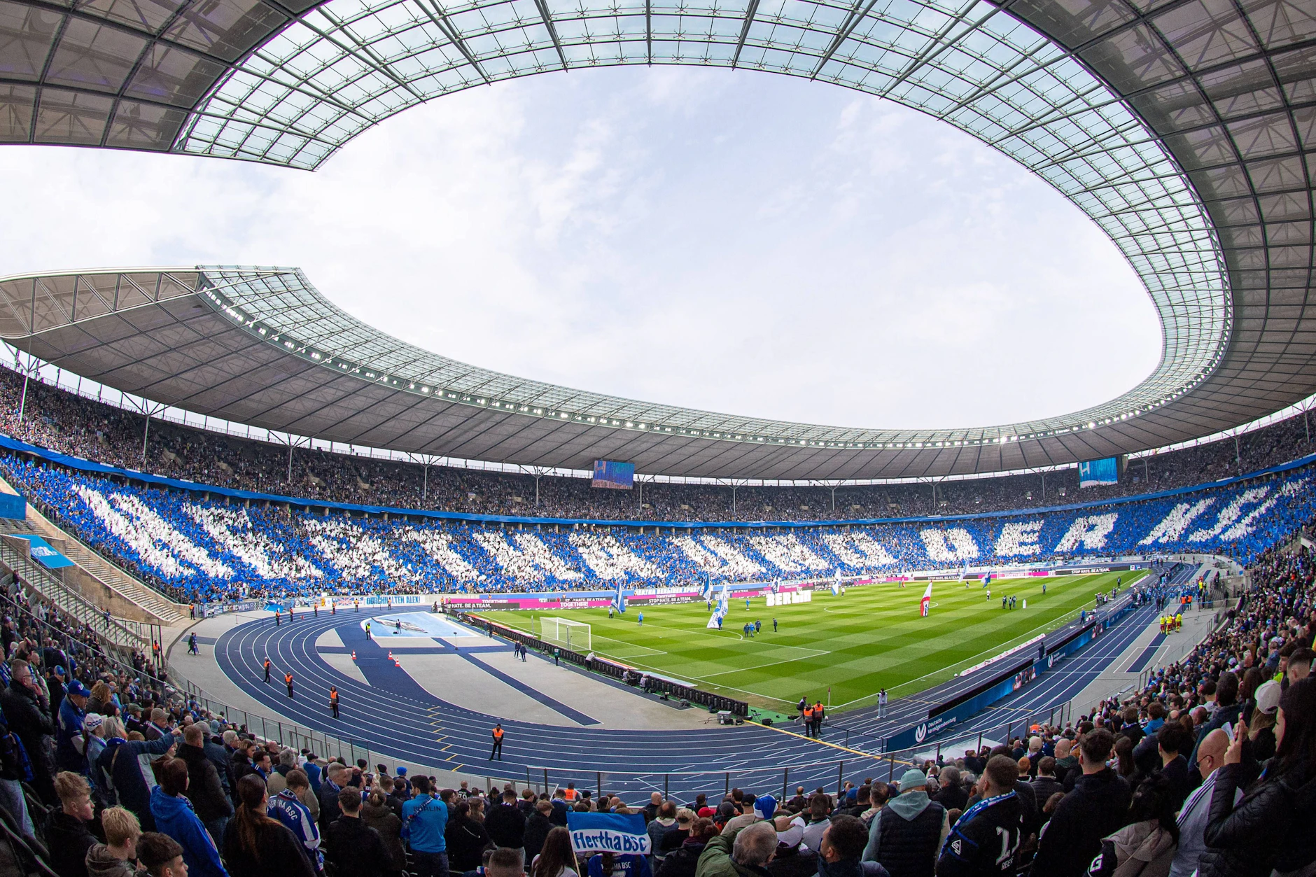 Seit über 50 Jahren gibt es die Fanfreundschaft zwischen Hertha BSC und dem KSC. Im Saisonendspurt können die Karlsruher jetzt den Berlinern helfen.