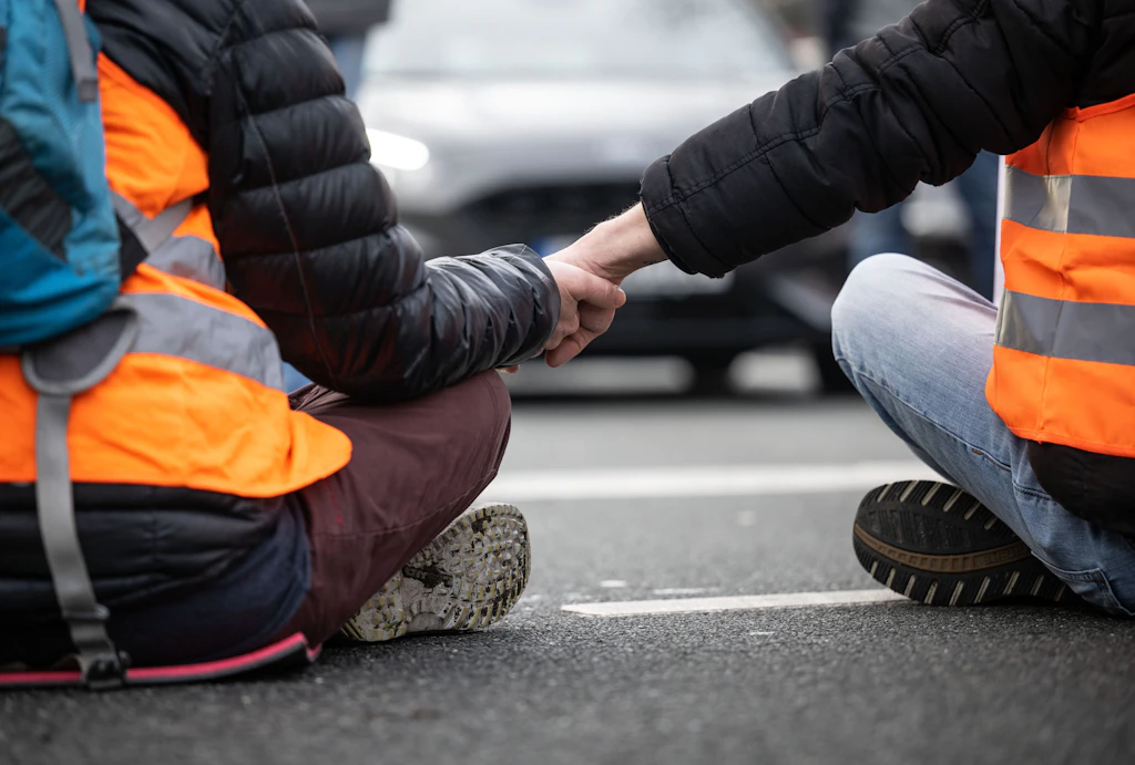 „Neue Generation“ protestiert in Berlin: Kampf für mehr soziale Gerechtigkeit