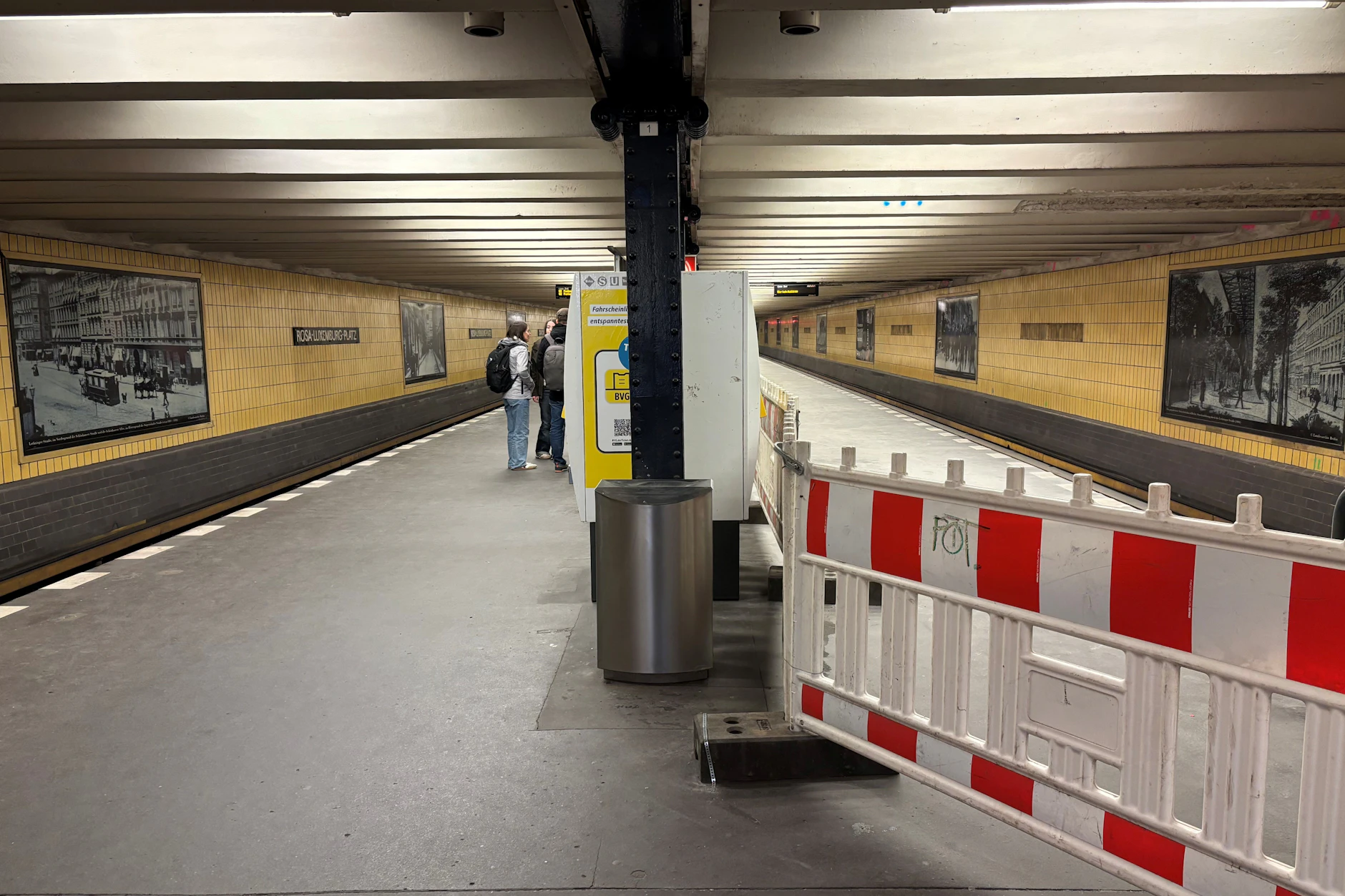 Der U-Bahnhof Rosa-Luxemburg-Platz ist derzeit ebenfalls eine Baustelle.