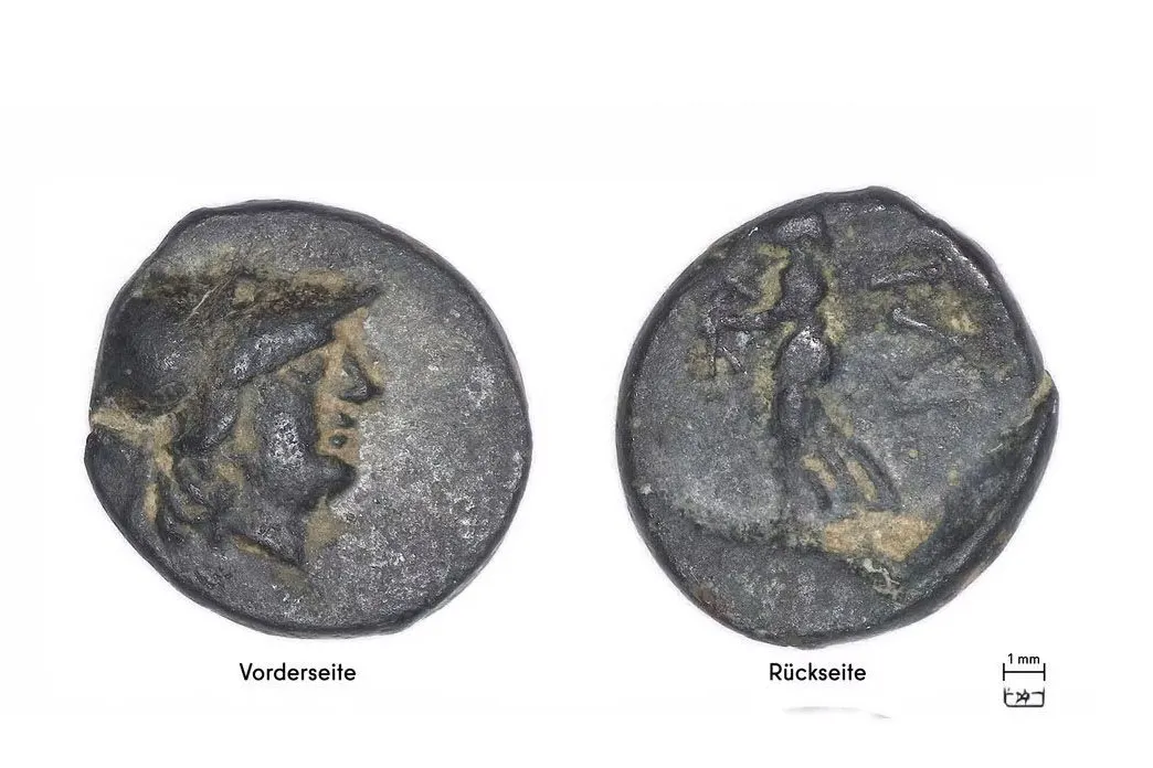 Ein 13-jähriger Schüler entdeckte diese griechische Münze aus dem 3. Jahrhundert v. Chr. in Berlin-Spandau.