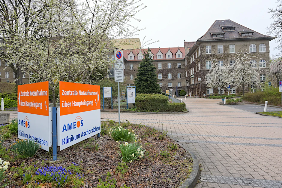 Der Klinik-Streit zwischen Ameos und dem Salzlandkreis eskaliert: Nun leitet der Kreis die Zwangsvollstreckung ein.