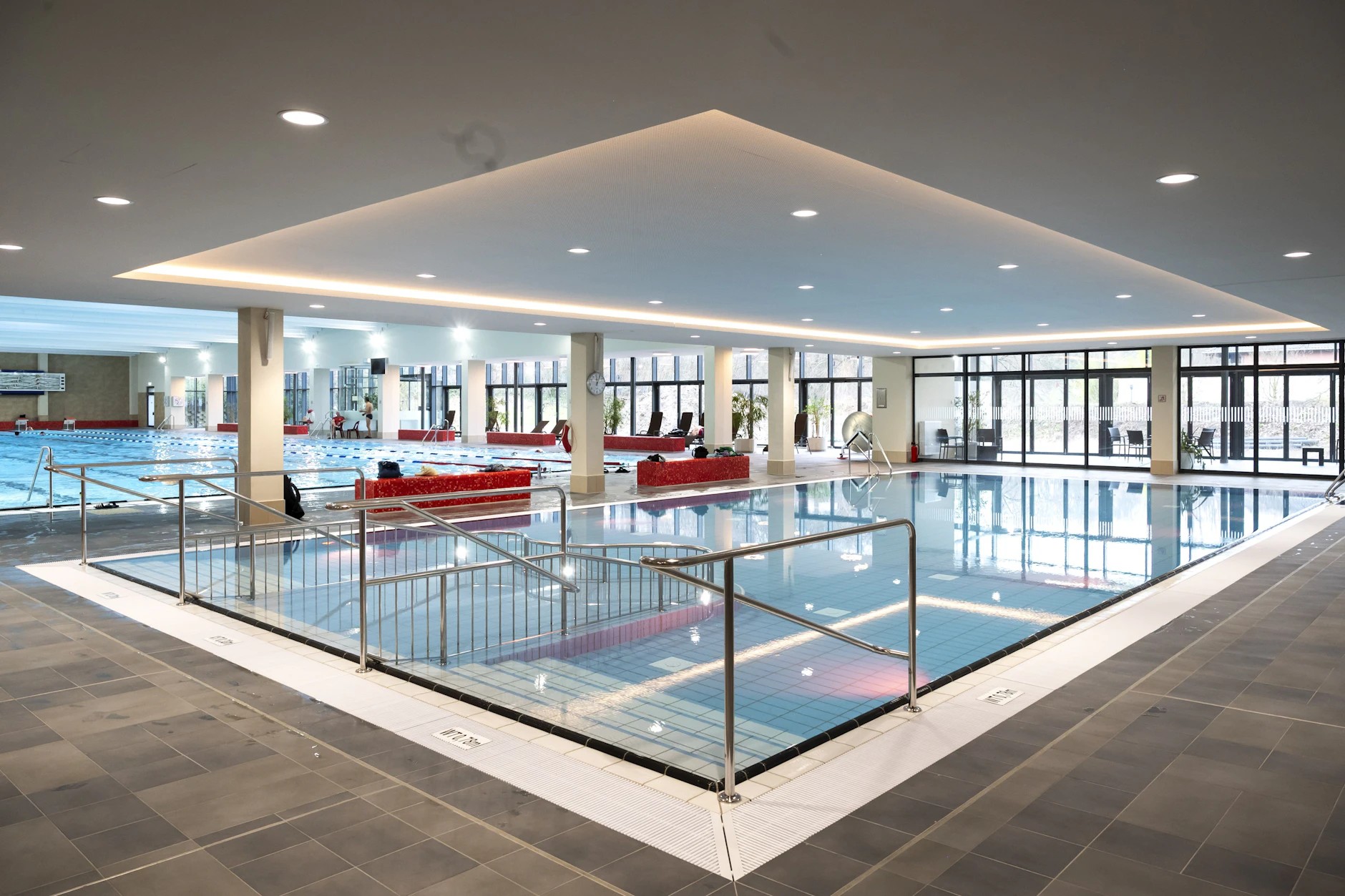 Echt schnieke: Das Stadtbad Tiergarten in Moabit wurde Anfang 2024 saniert. Jetzt kommt noch ein neuer Außenbereich hinzu.