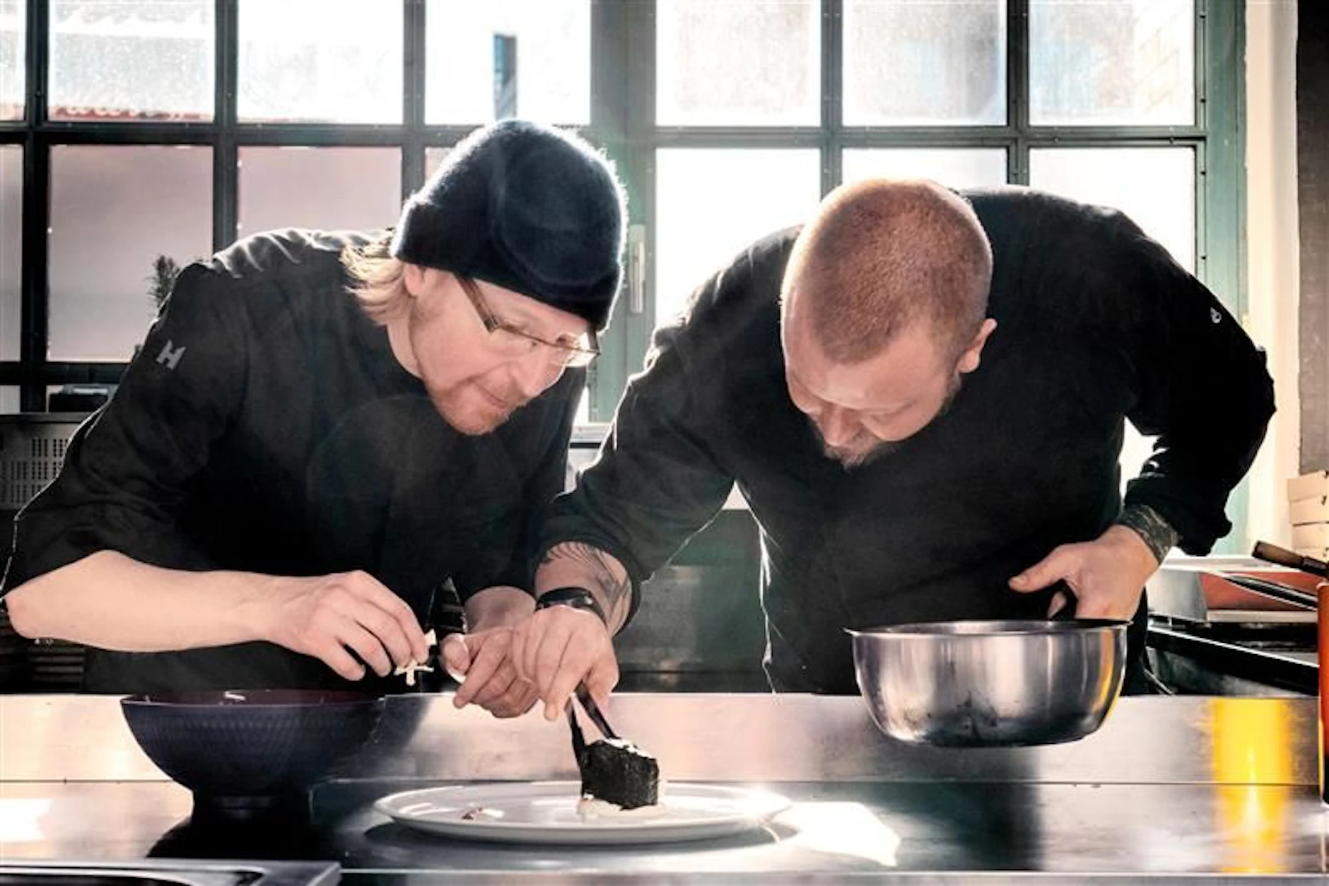 Sterne-Niveau am Spreeufer: Die Chefs of Berlin bitten zu Tisch.