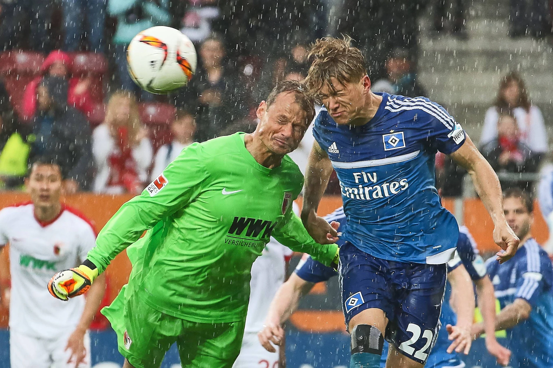 Torwart Alexander Manninger (l.) 2016 im Spiel gegen den Hamburger SV.