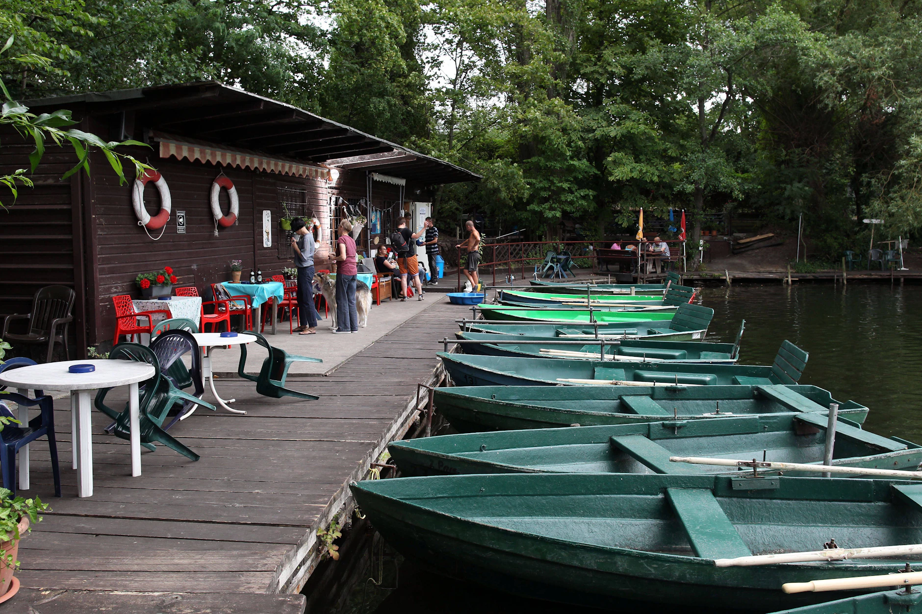 An der Fischerpinte konnte man sich auch immer Boote ausleihen, um über den Plötzensee zu paddeln.