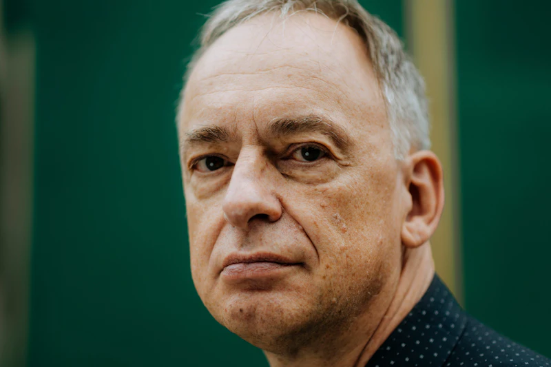 Verfolgt, verurteilt, zensiert: Corona-Dissidenten sprechen über Wahrheit und Mut