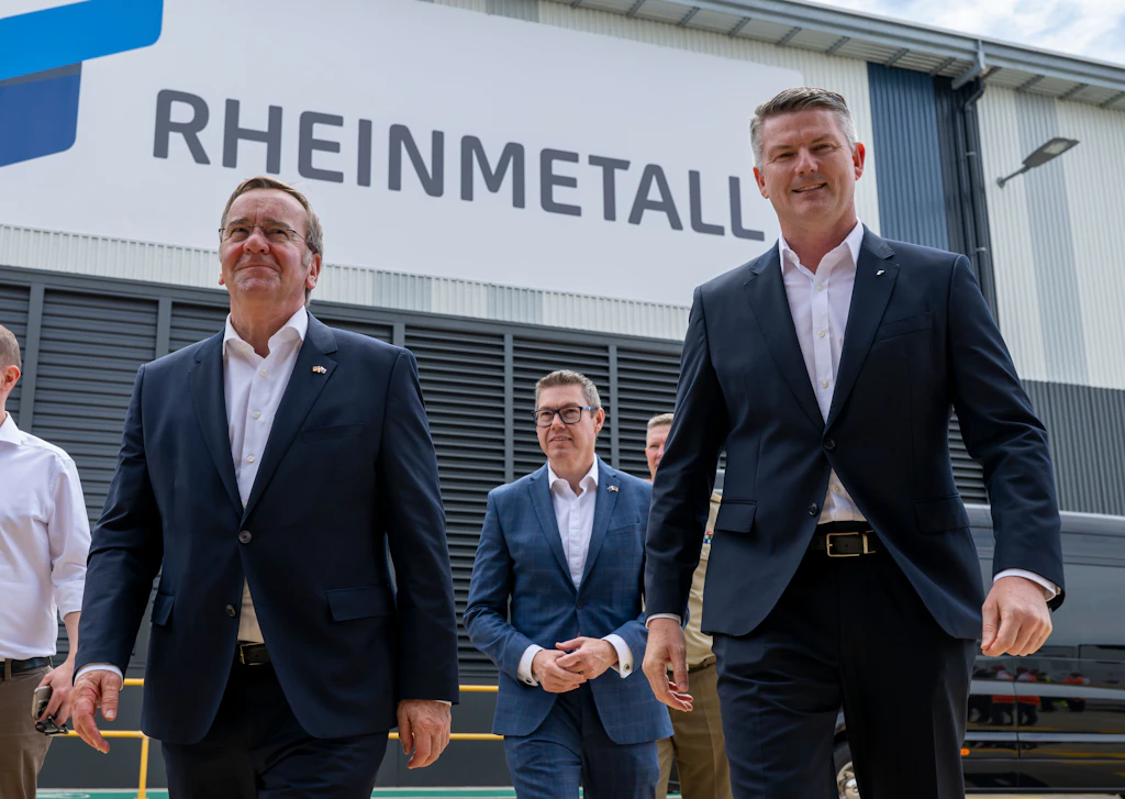 Rheinmetall-Deal der Bundeswehr: BMVg weicht OAZ-Fragen zum RAIDER-Vertrag aus