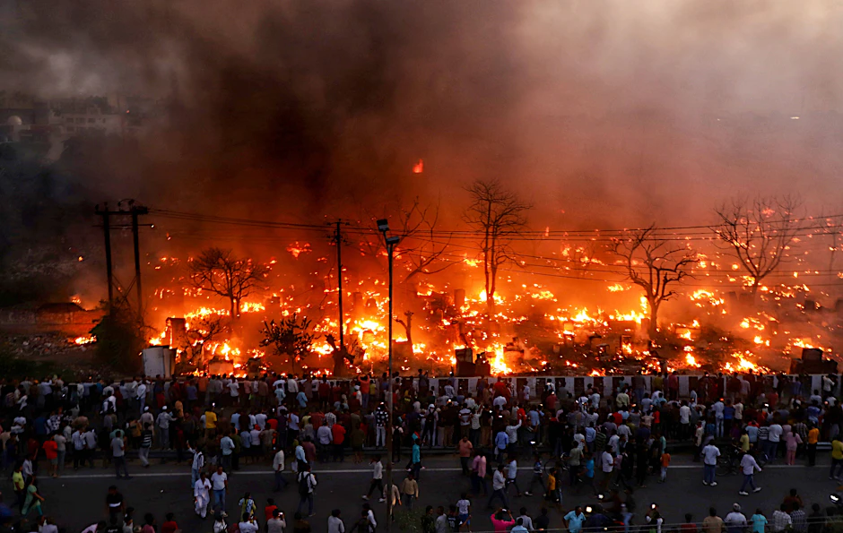 Indien: Großbrand richtet schwere Zerstörung in Lucknow an