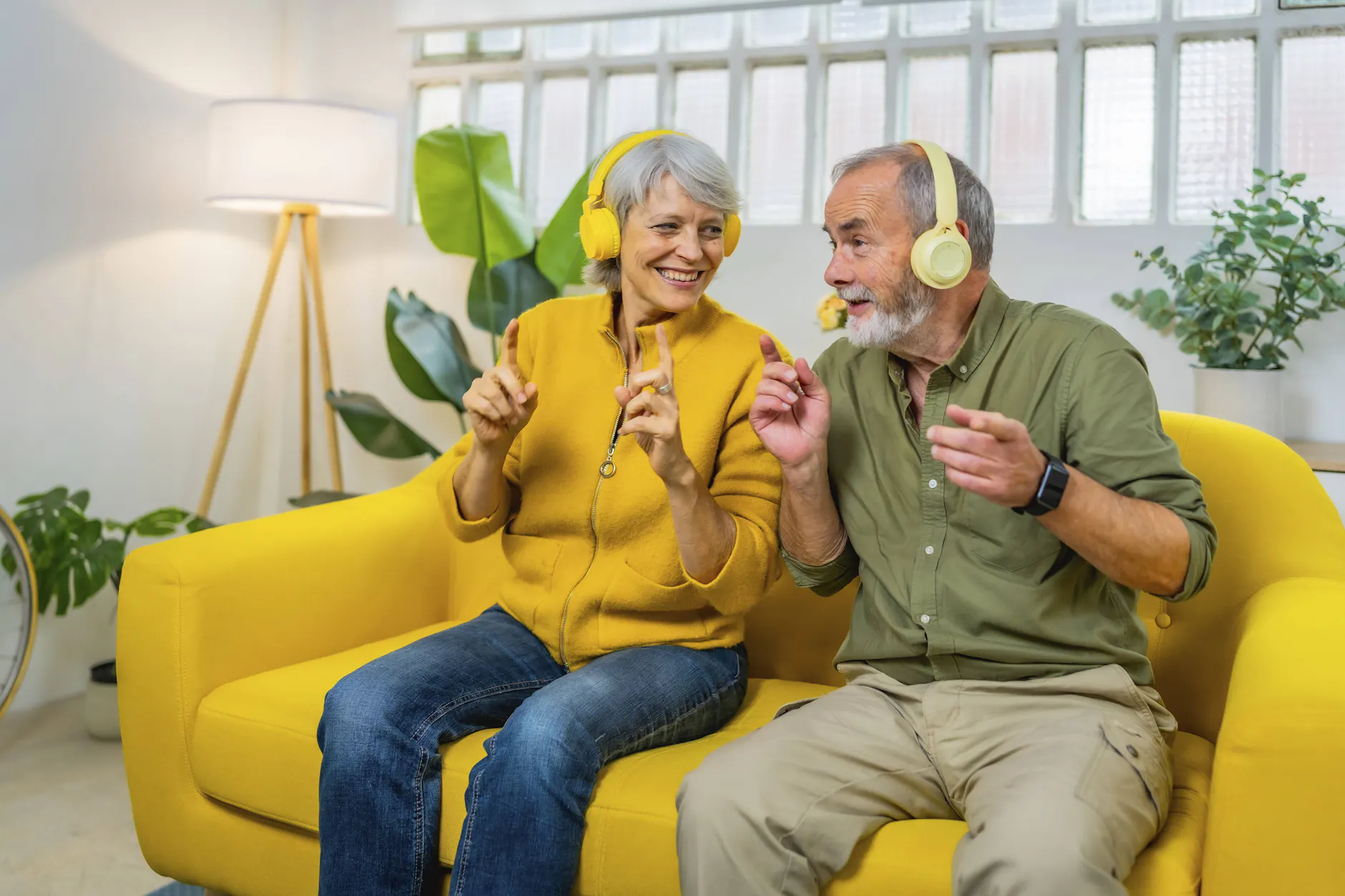 Wer sich nochmal jung fühlen möchte, sollte einfach die Musik aus seiner Jugendzeit hören.