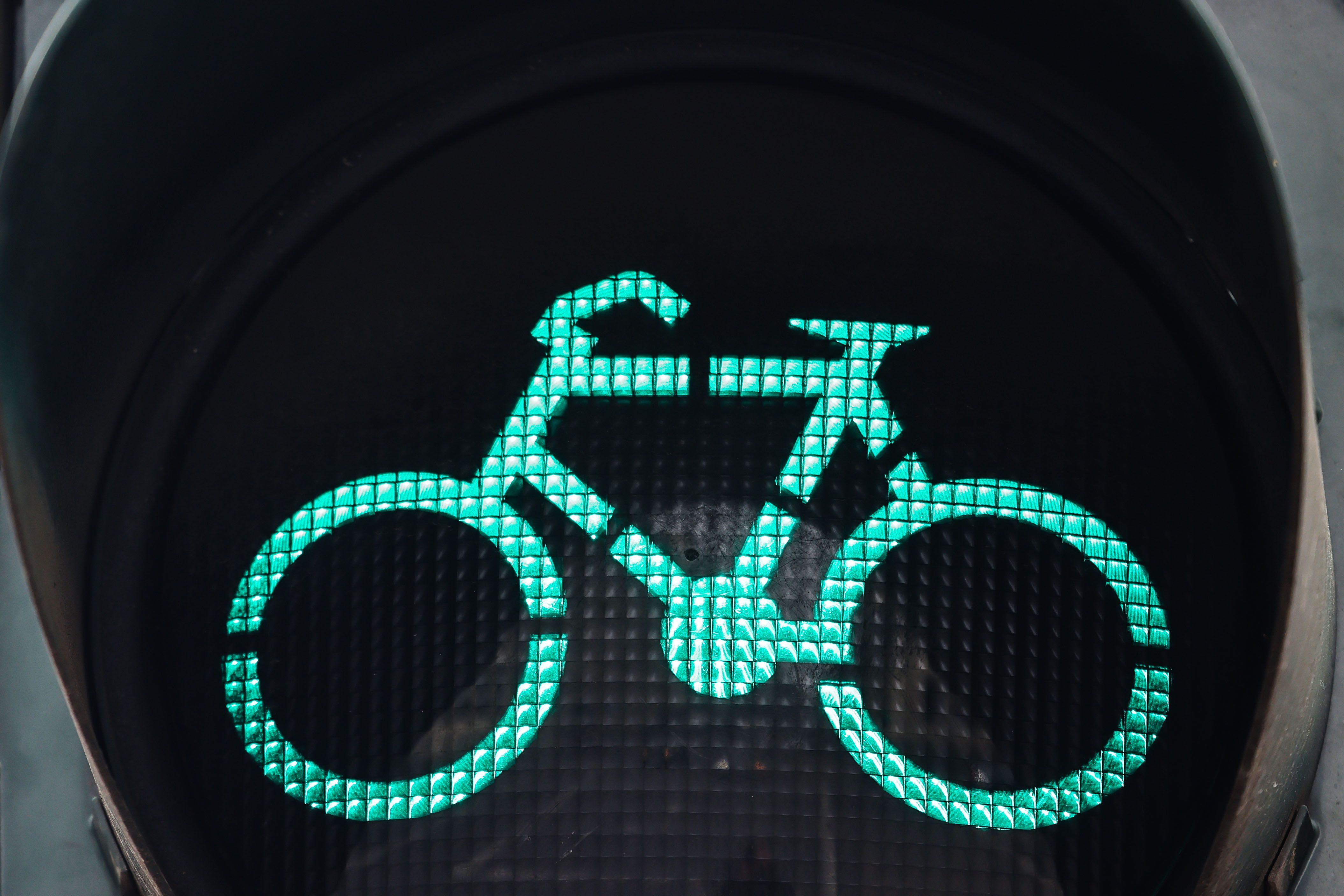 Berliner Autofahrer verletzt Radfahrer mit Messer nach Streit im Verkehr