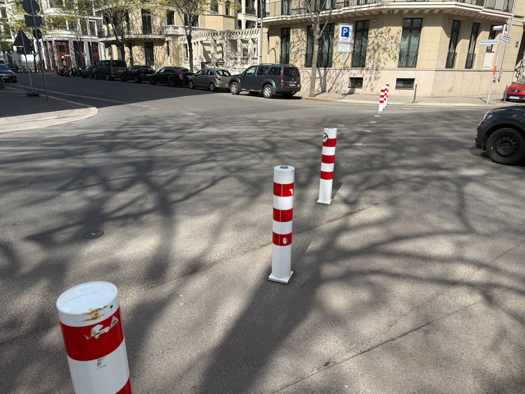 Erst Poller, dann wieder keine – damit Busse freie Fahrt haben