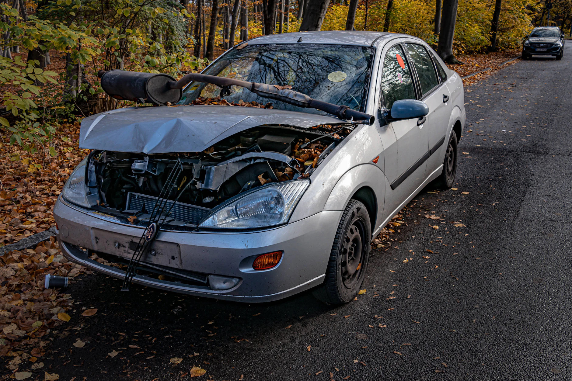 Nicht fahrbereit und im öffentlichen Raum abgestellt: Solche Autos bekommen den „Roten Punkt“
