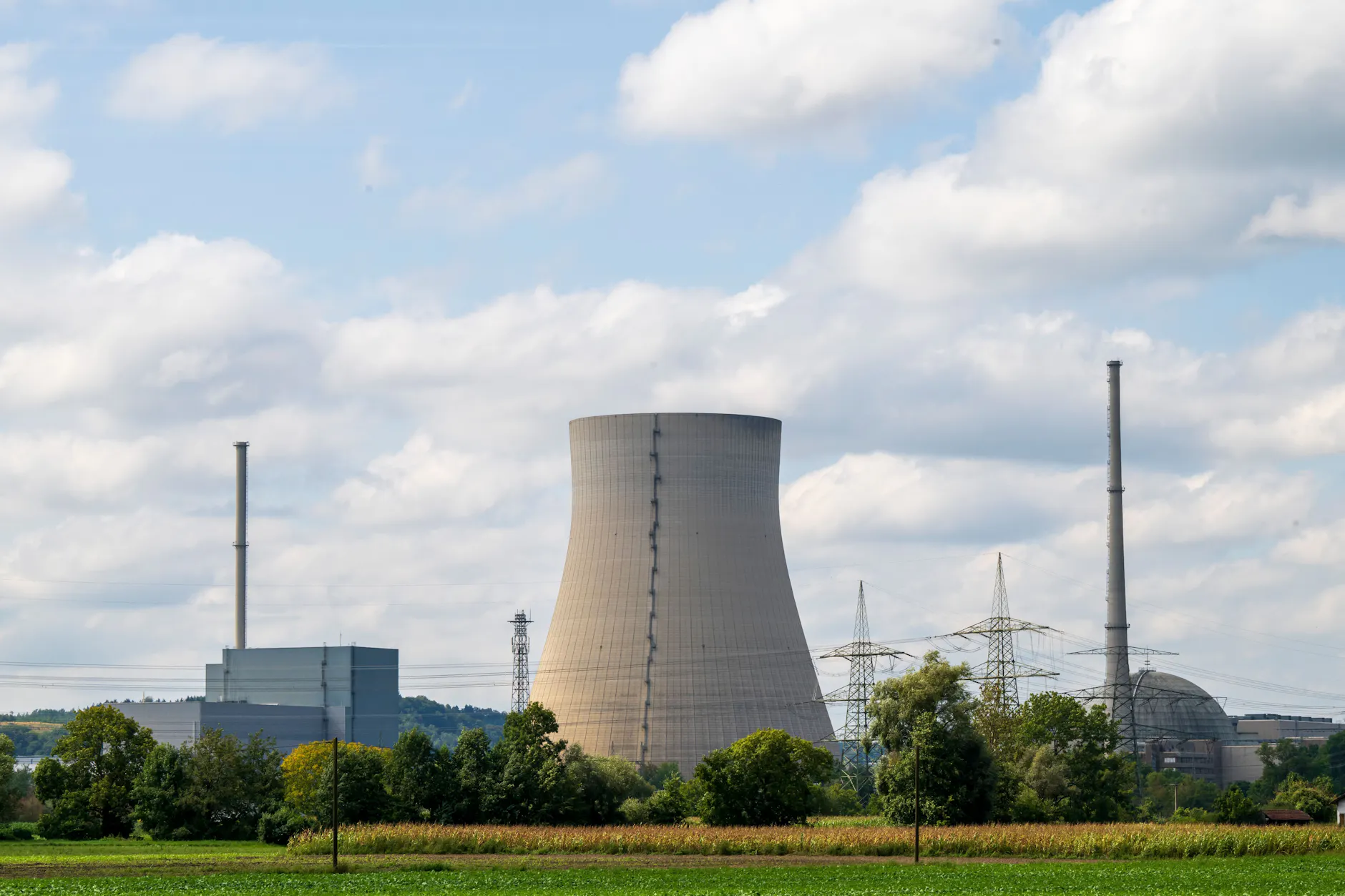 Unionsfraktionschef Jens Spahn fordert eine Debatte über die Reaktivierung der Atomkraftwerke in Deutschland.